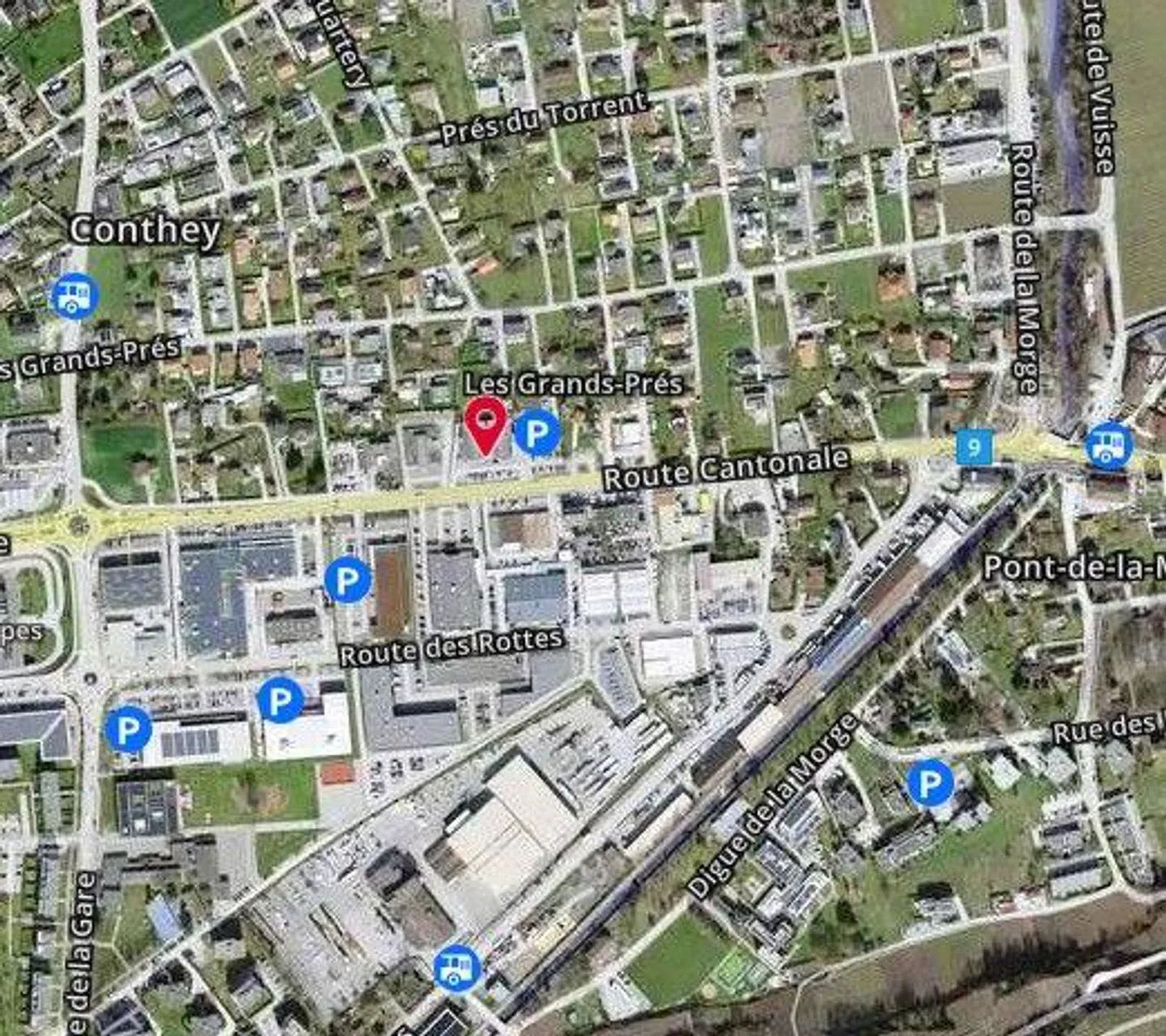 Commercial space with parking space - Photo 3 of 13