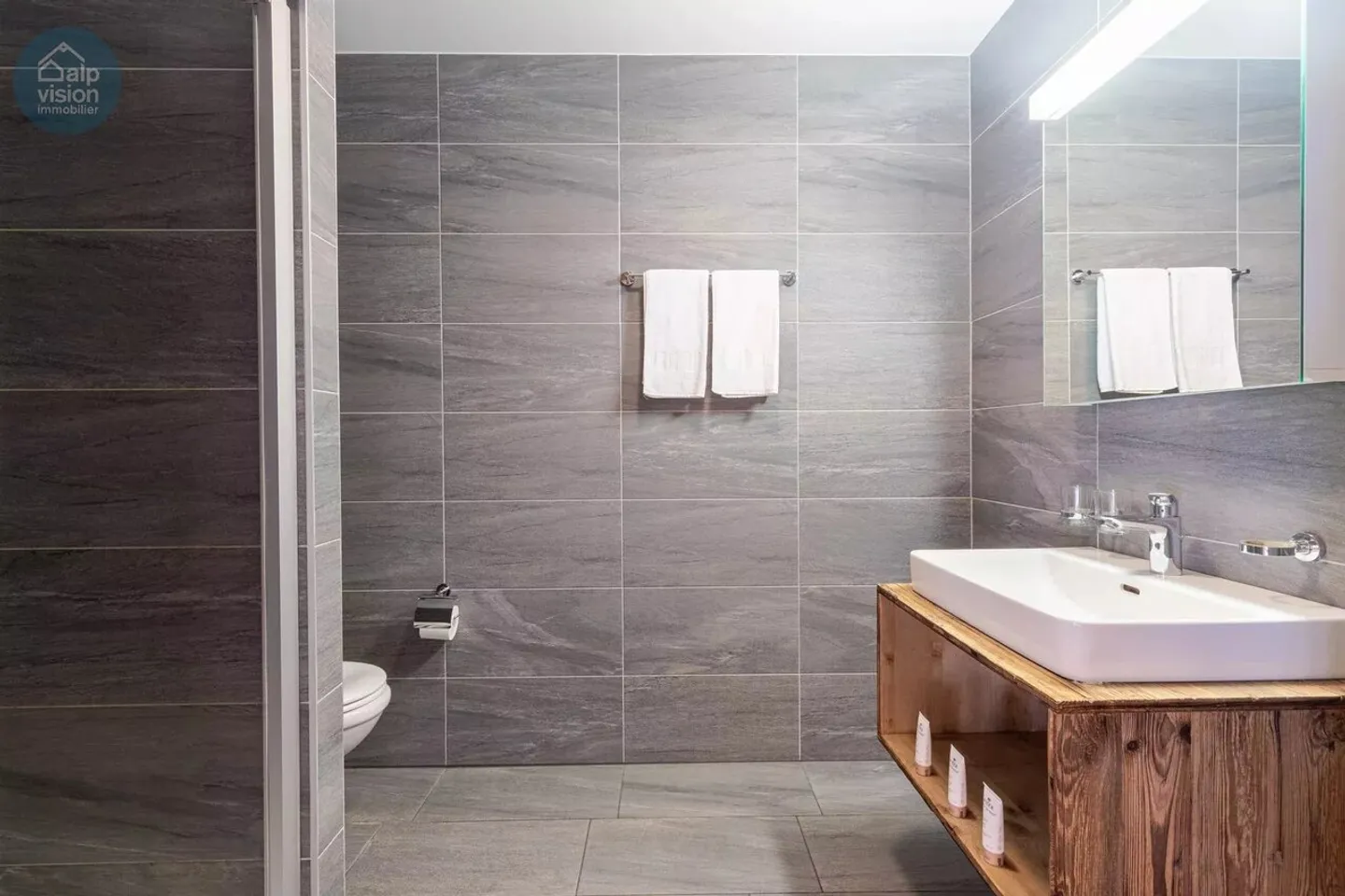 WUNDERSCHÖNE 5.5-ZIMMER-DUPLEX-SKI IN/SKI OUT ZENTRUM STATION - Foto 10 von 13