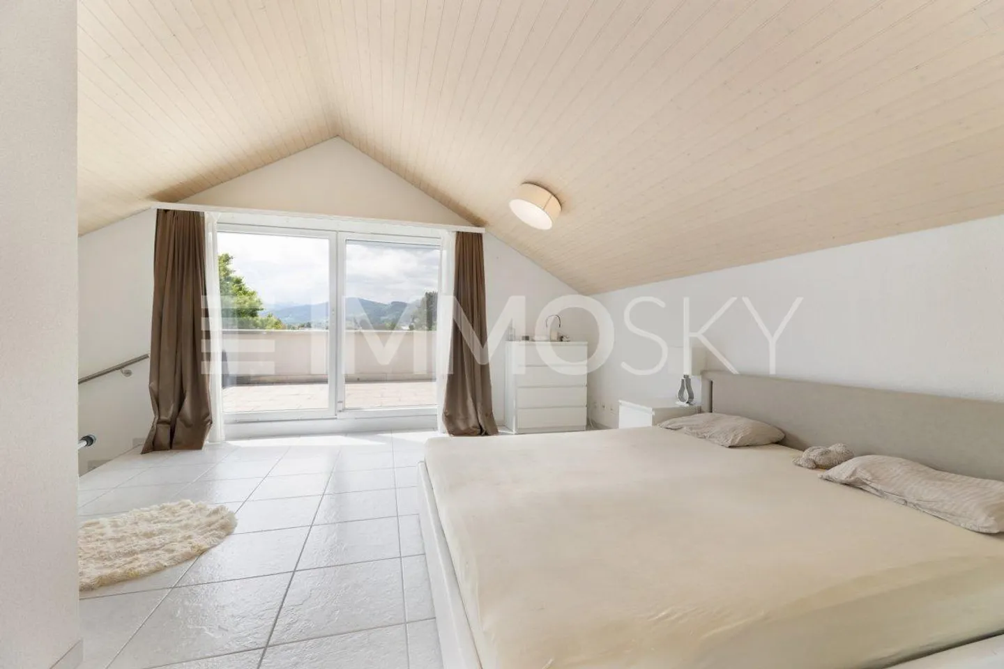 Lichtdurchflutet mit Garten - Foto 5 von 5