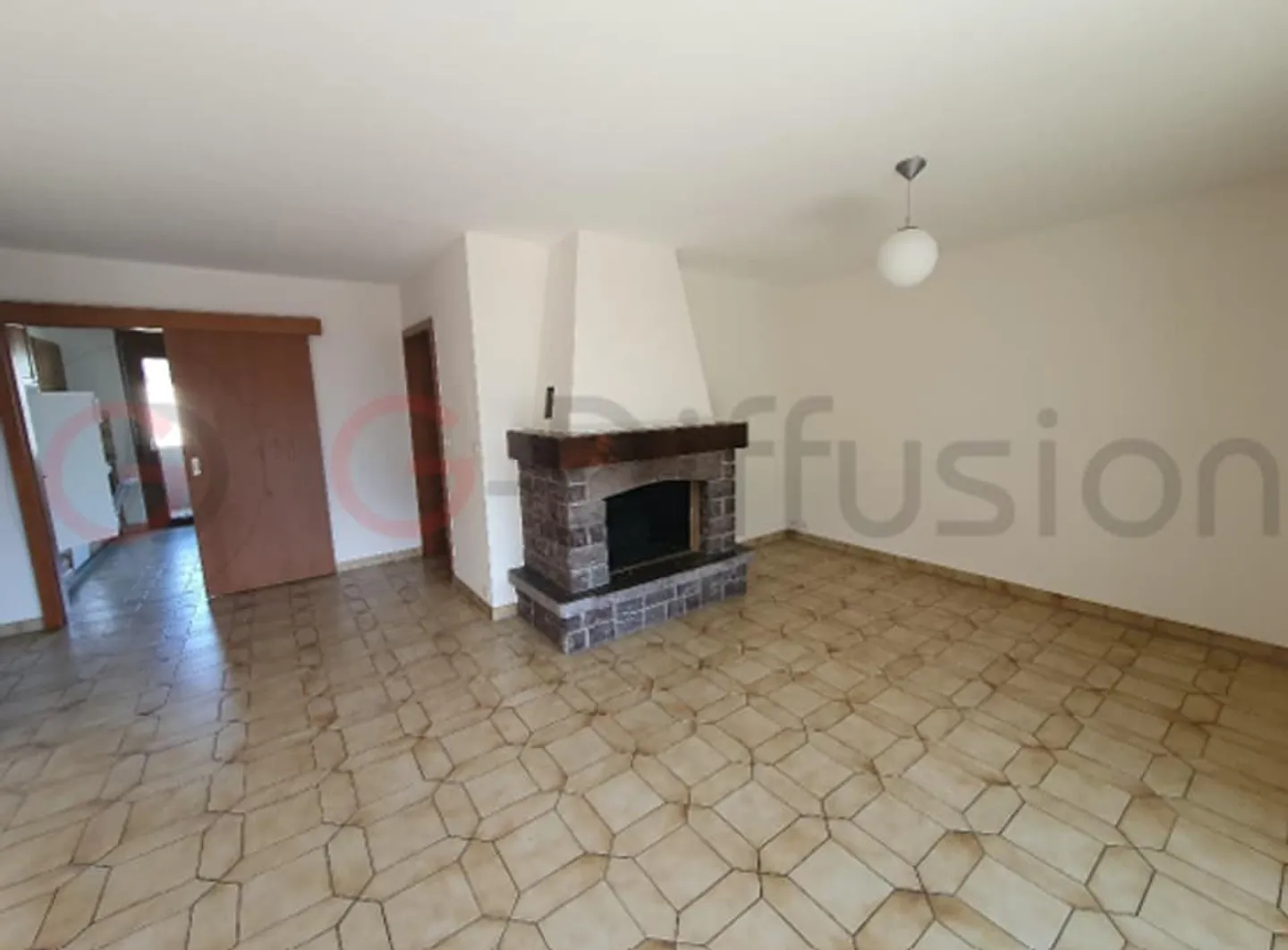 Very well maintained 4.5 room apartment - Photo 2 of 9