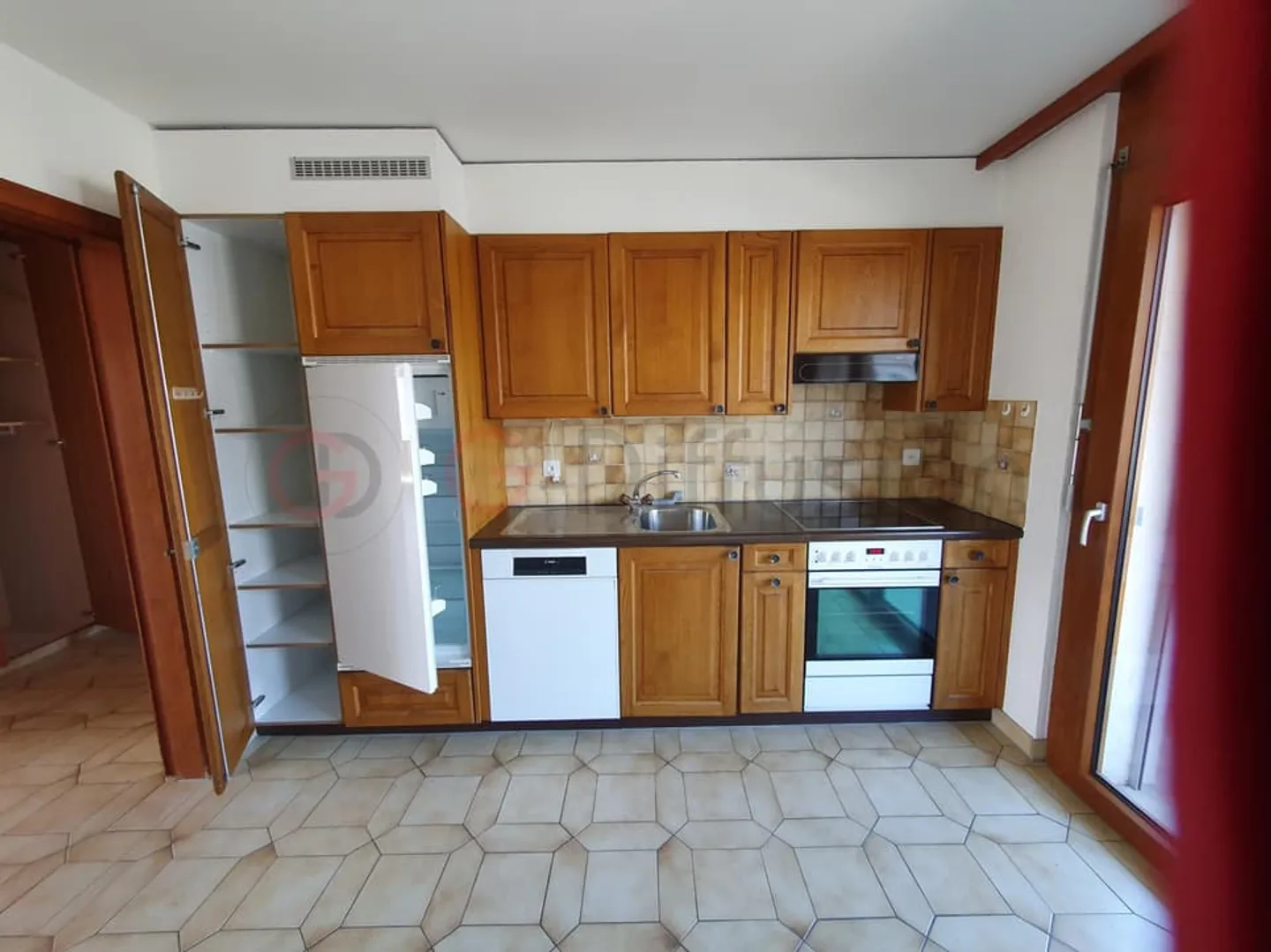 Very well maintained 4.5 room apartment - Photo 7 of 9