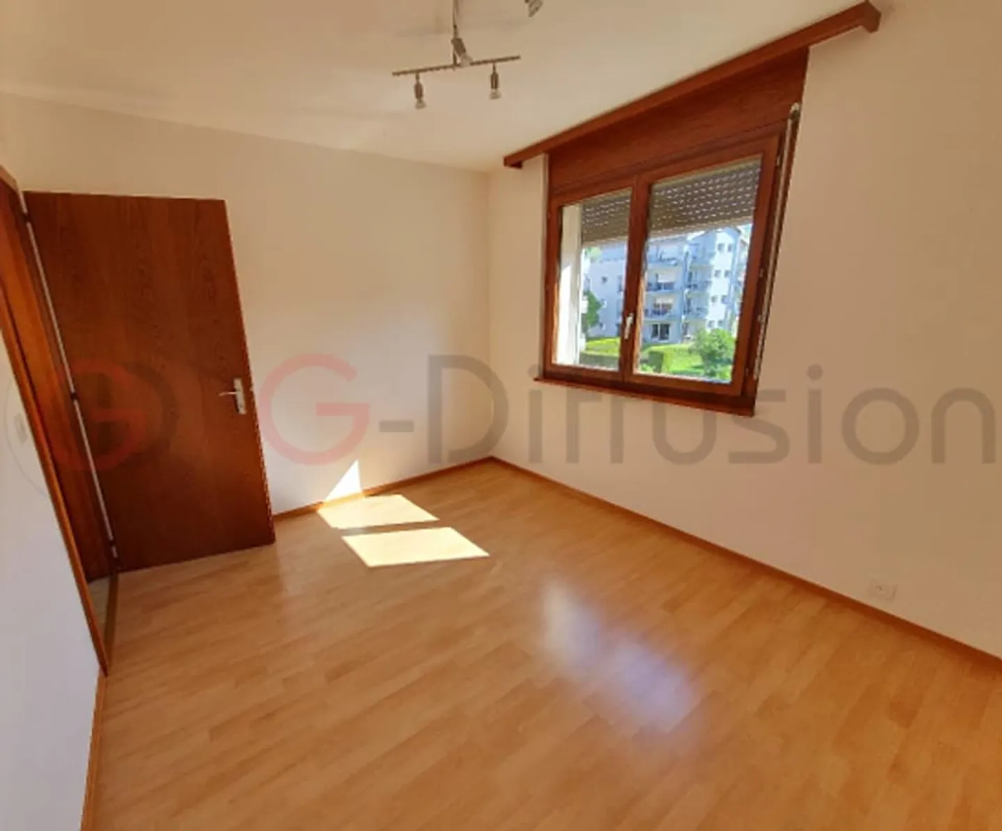 Very well maintained 4.5 room apartment - Photo 3 of 9