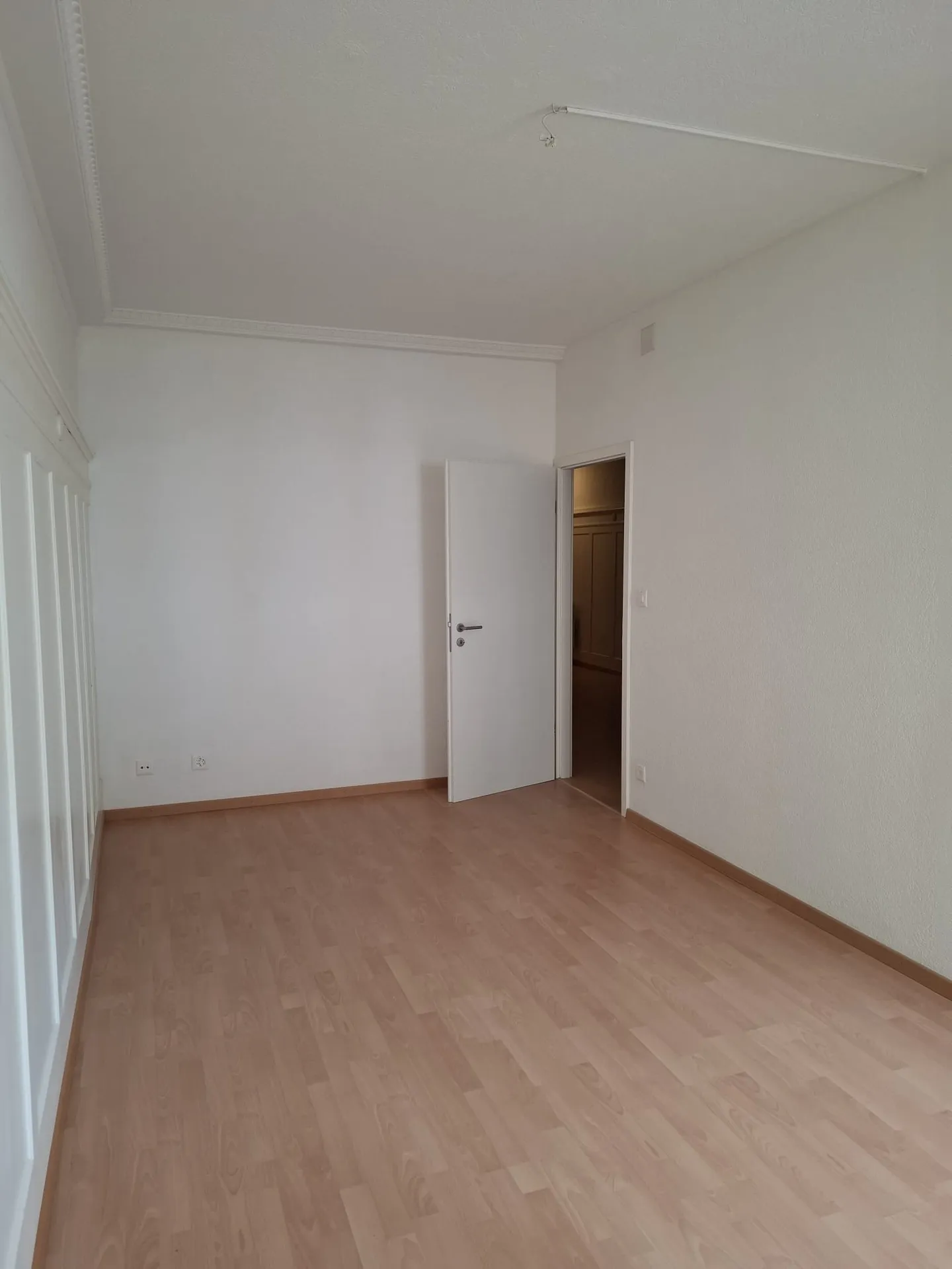 Beautiful renovated 4-room apartment for rent - Photo 7 of 11
