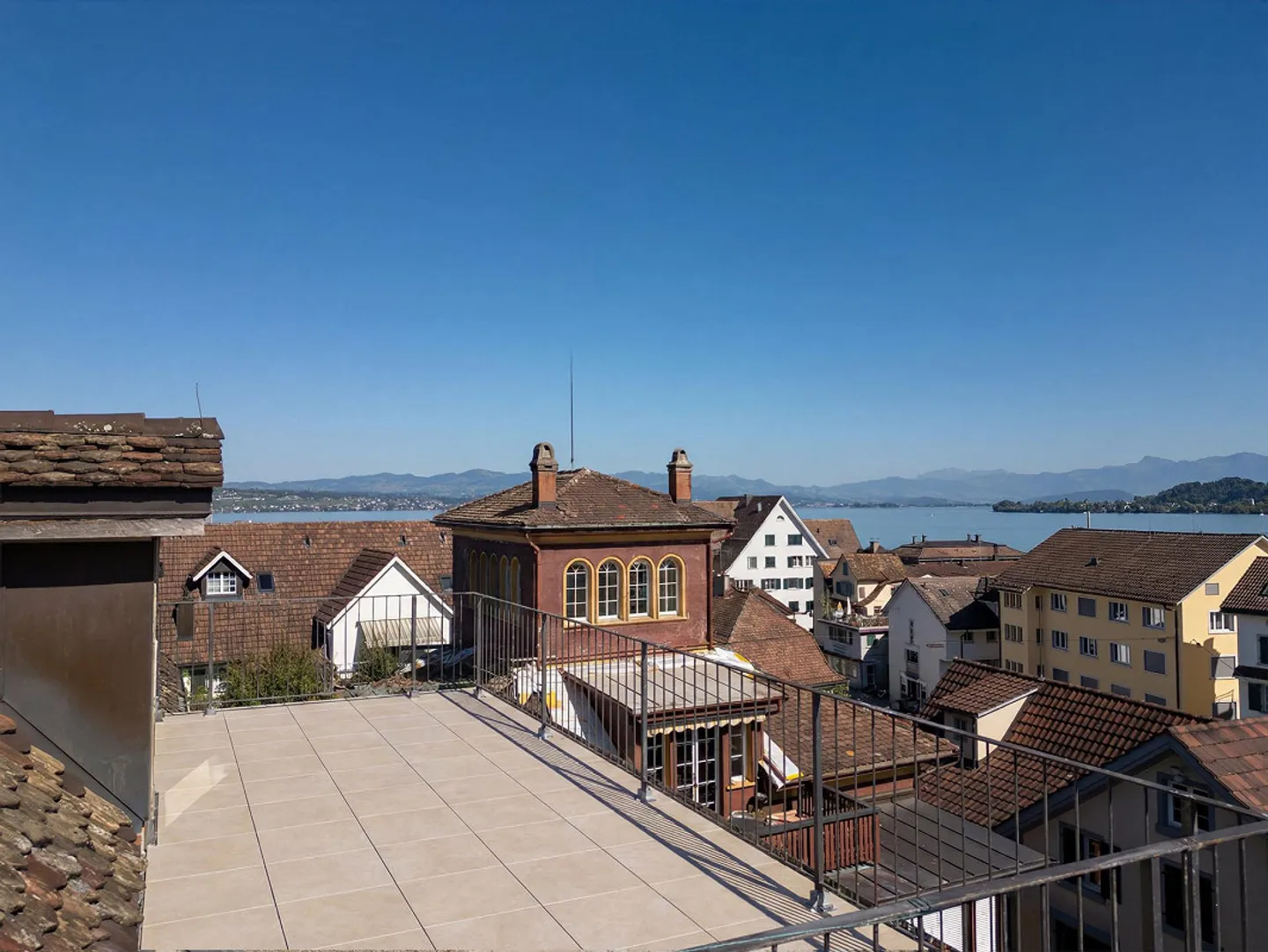 First rental: Attic apartment with large terrace for rent - Photo 3 of 6