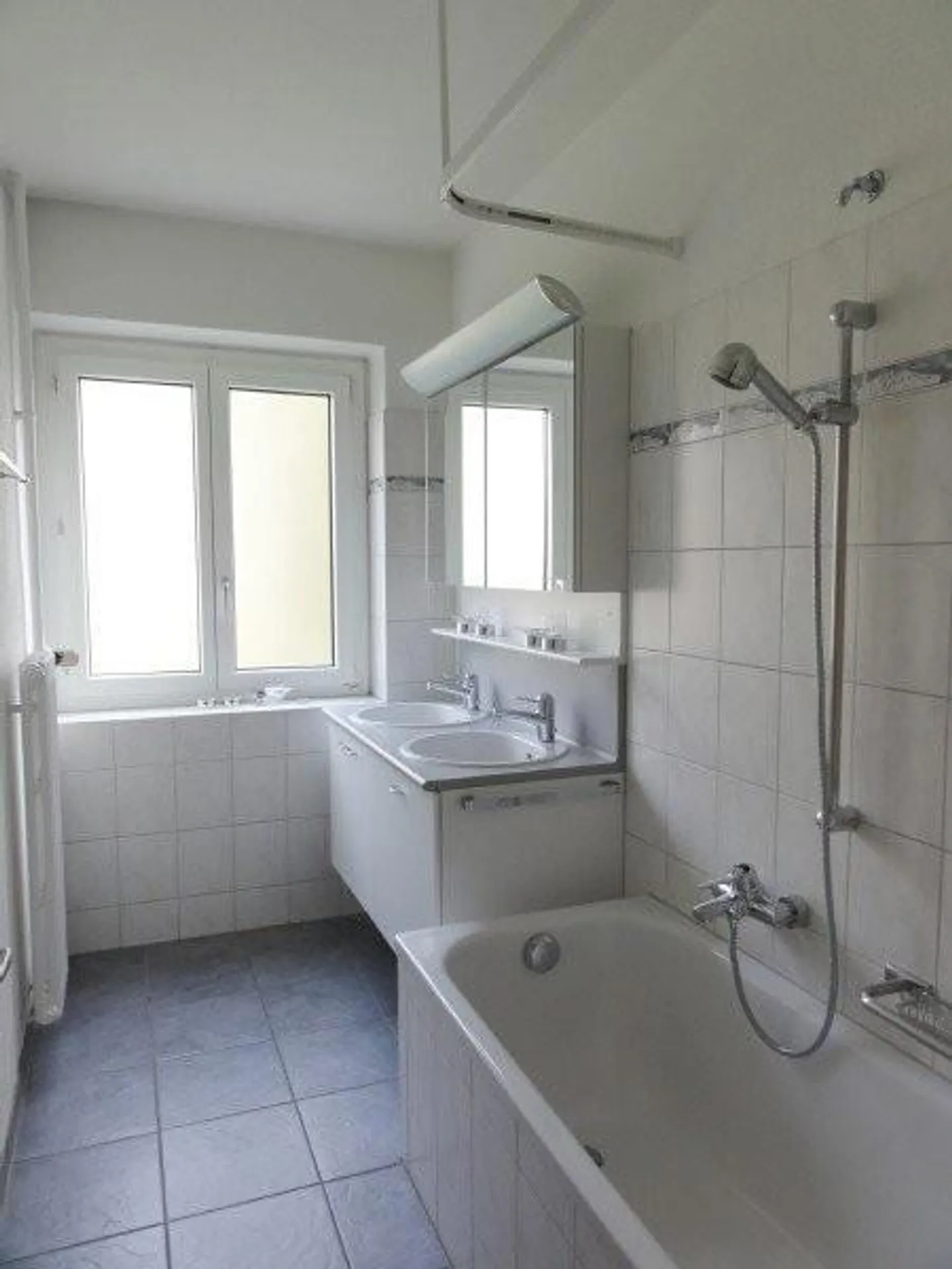 Wohnung mit Cheminée - Foto 3 von 8