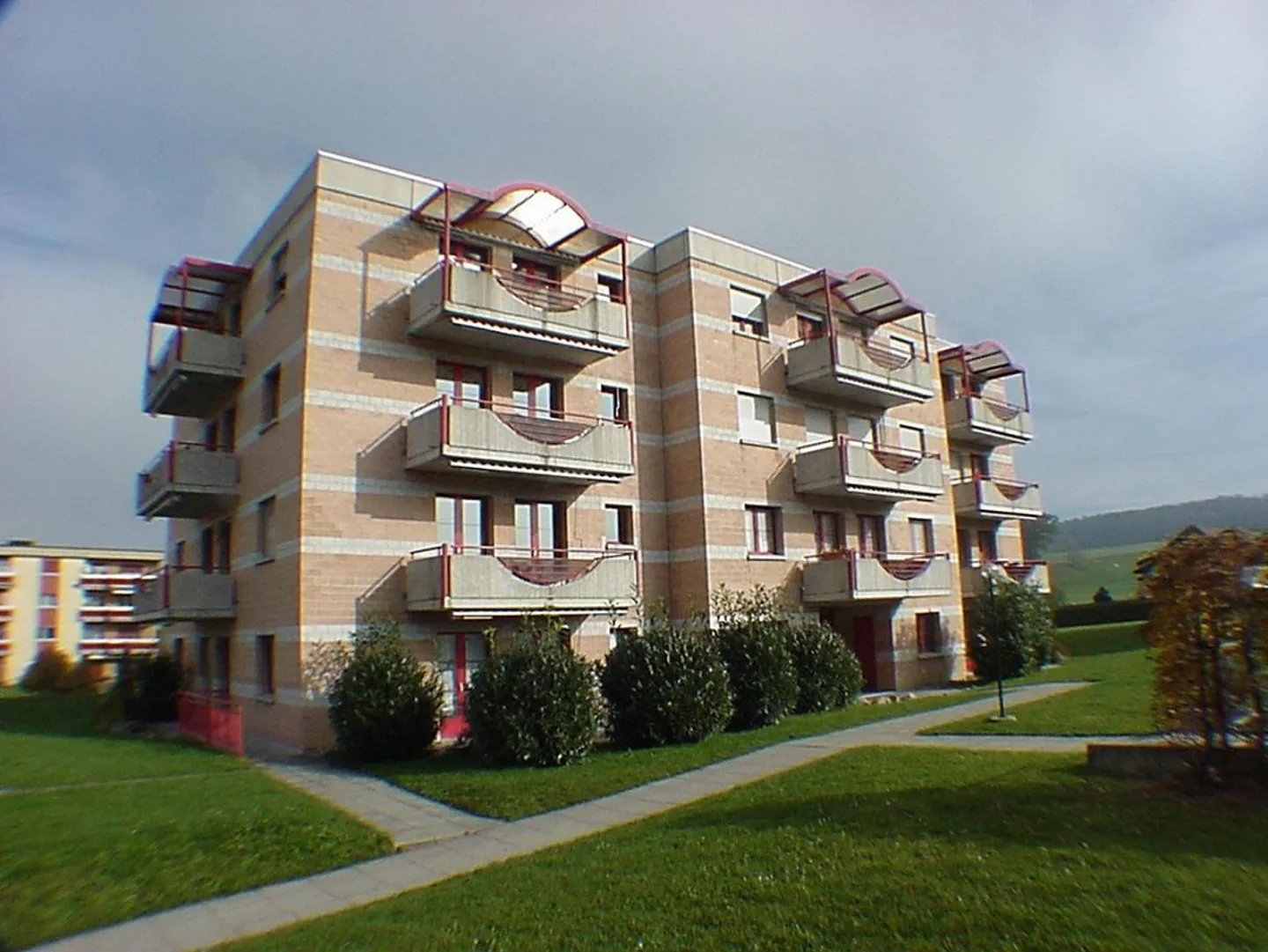 Joli appartement de 2½ pièces avec balcon - Photo 1 sur 2