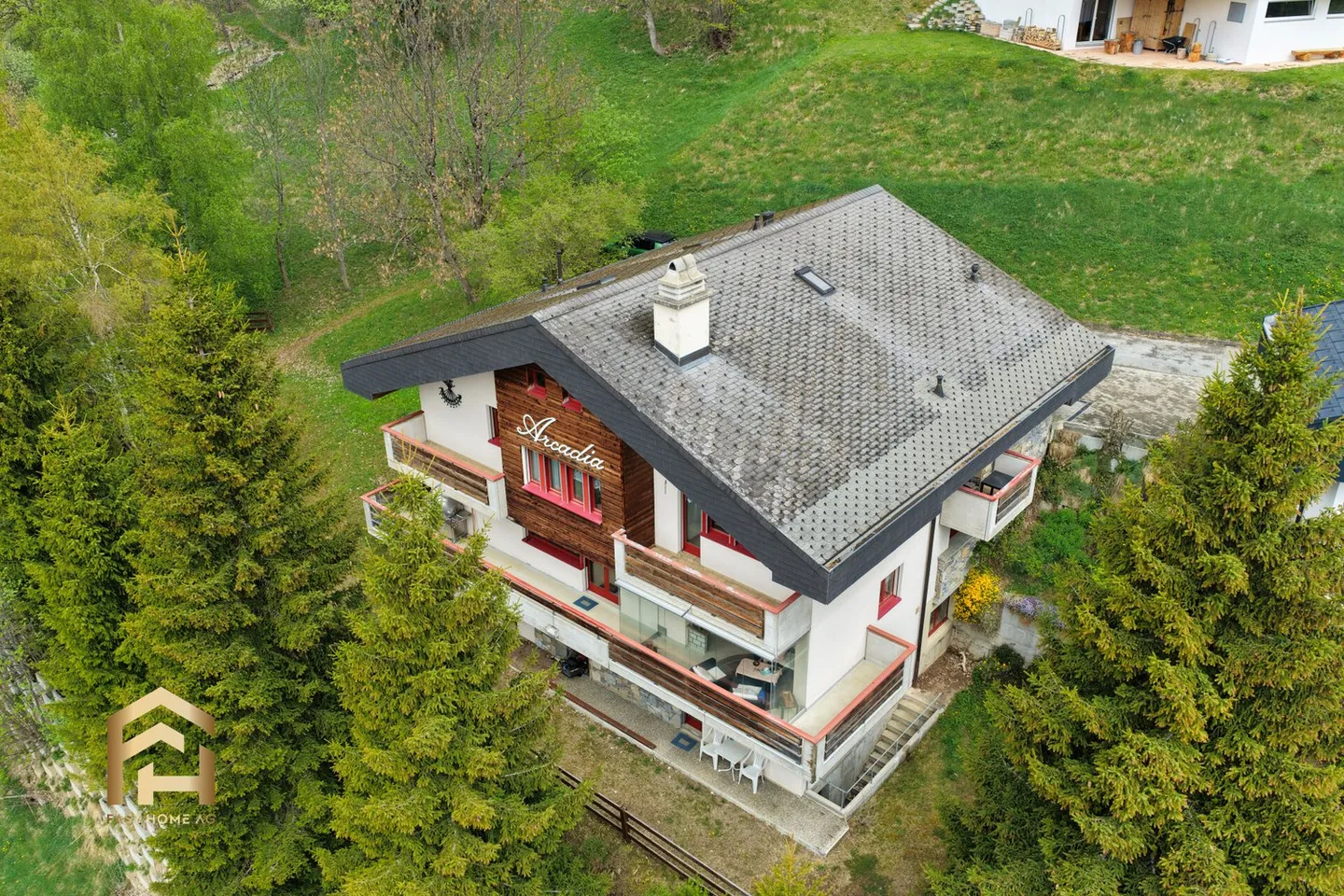 Villa spacieuse avec espace bien-être dans un emplacement de choix à Leukerbad - Photo 1 sur 13