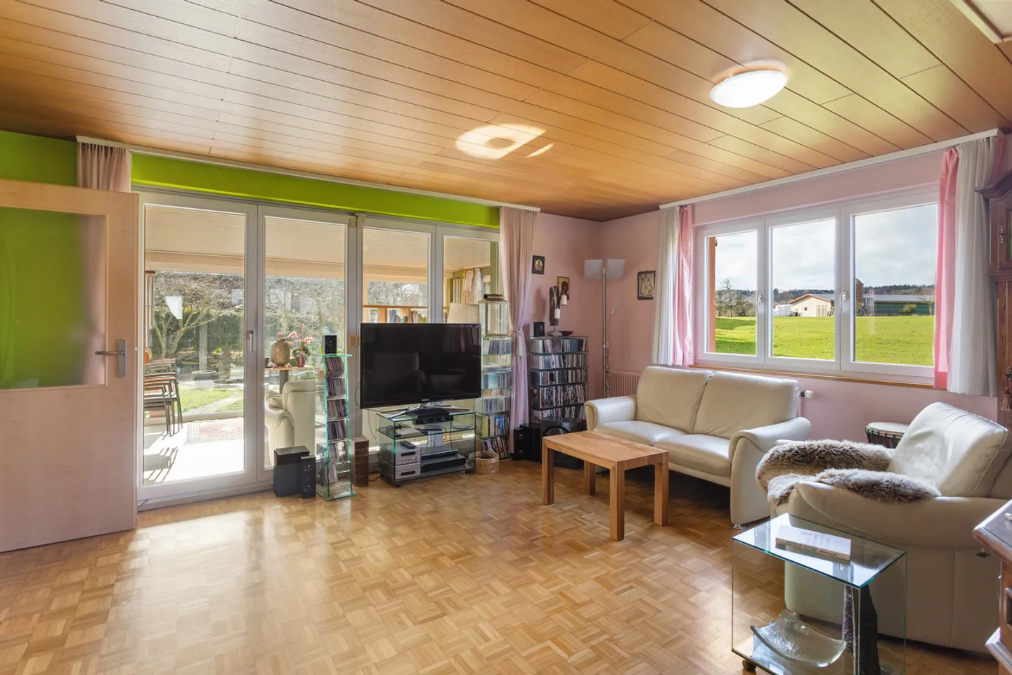 Living with character, comfort, and a sense of nature - Photo 2 of 7