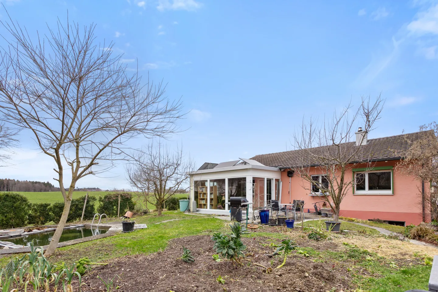 Living with character, comfort, and a sense of nature - Photo 6 of 7