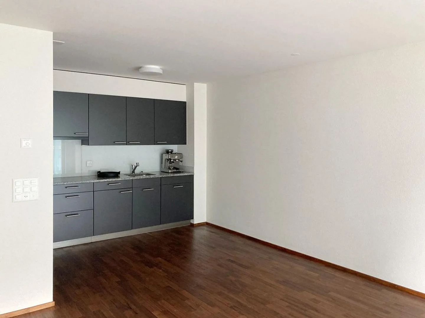 Rare second home without usage restrictions - Photo 2 of 6