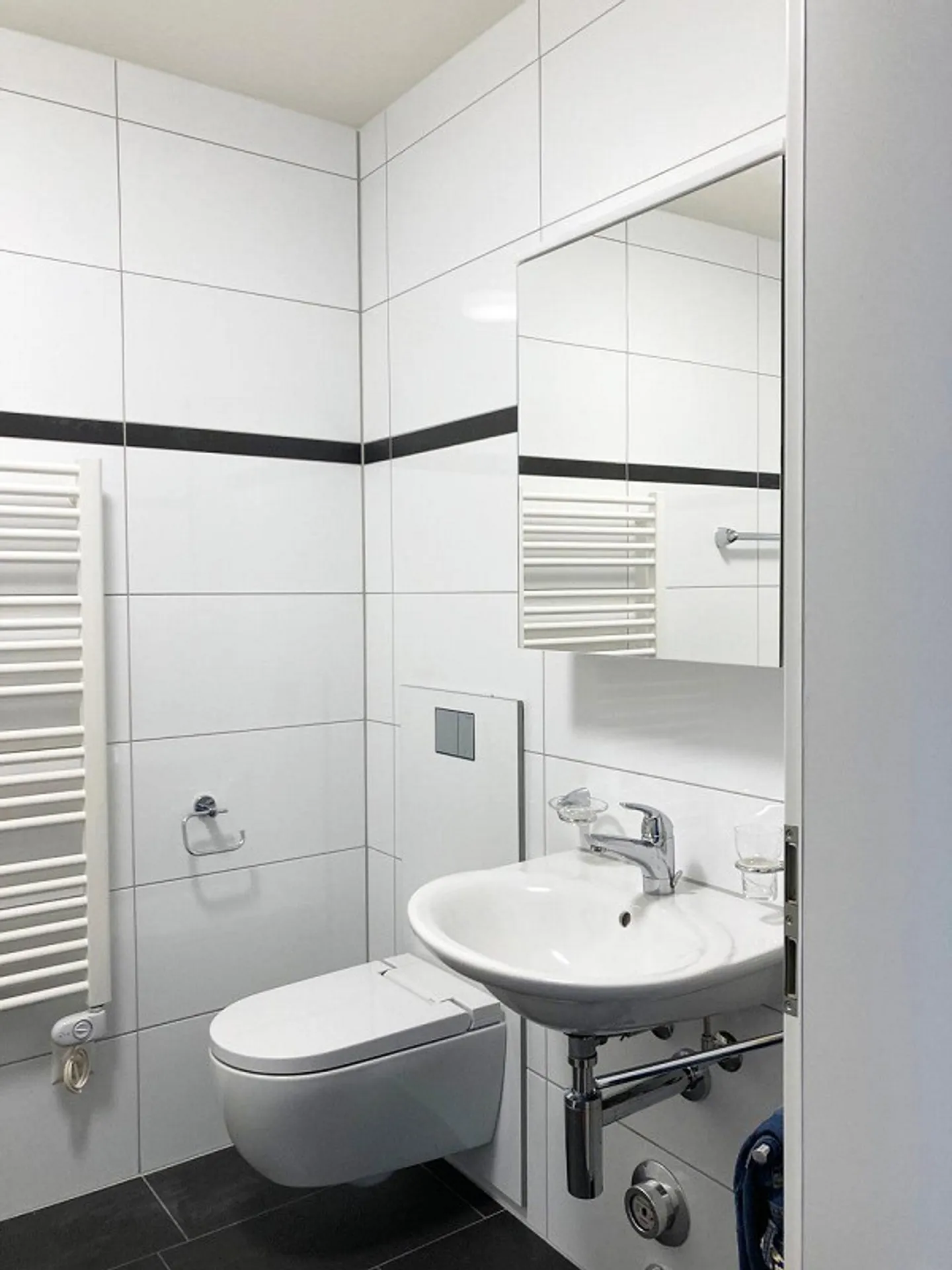 Rare second home without usage restrictions - Photo 4 of 6