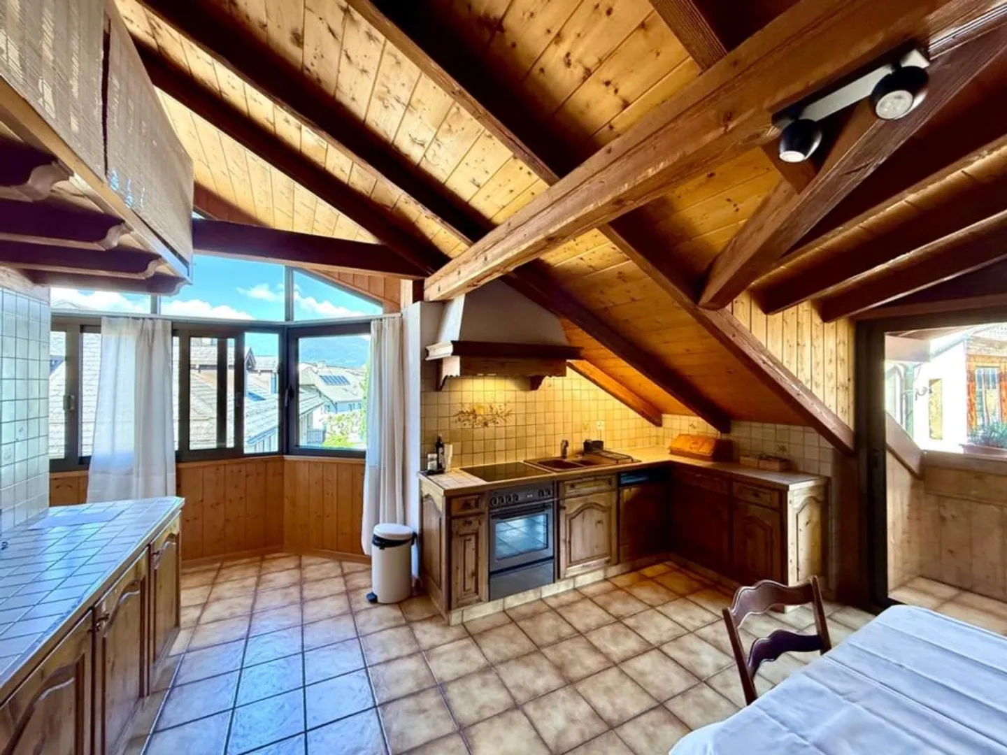 Residential building - Photo 5 of 10