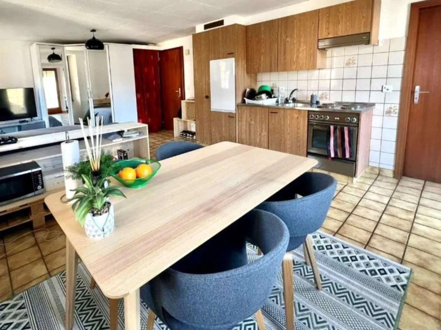 Residential building - Photo 8 of 10