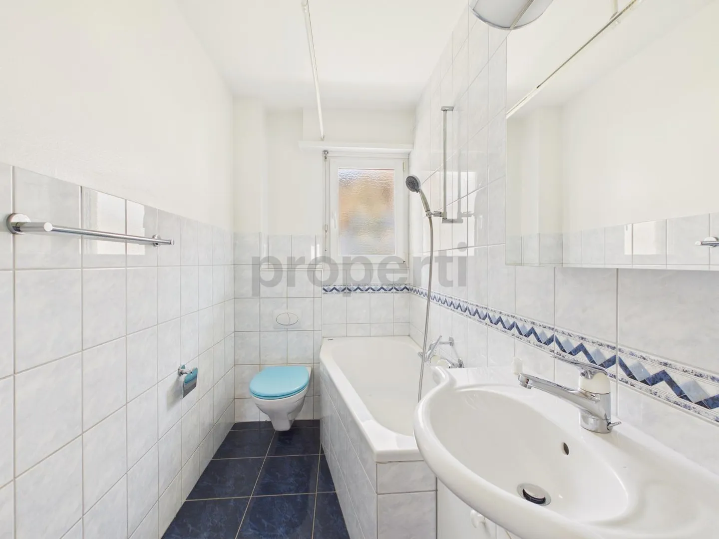 Renovated 4-Room Apartment with Balcony, Allschwil - Photo 8 of 9