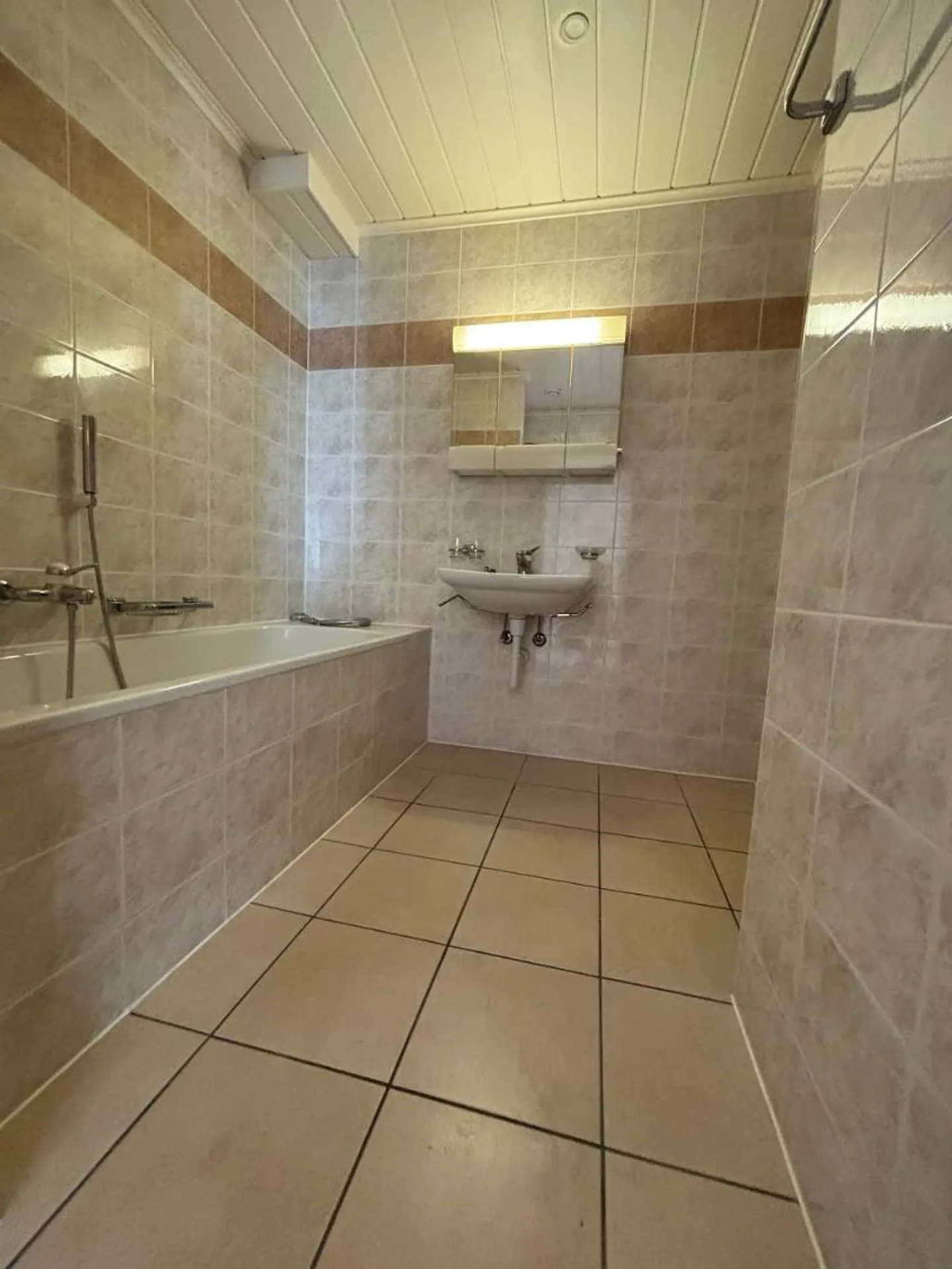 Charmant Appartement avec Jardin - Photo 6 sur 9