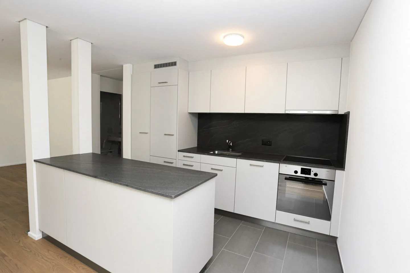 Appartement rénové de 4,5 pièces près du centre - Photo 1 sur 7