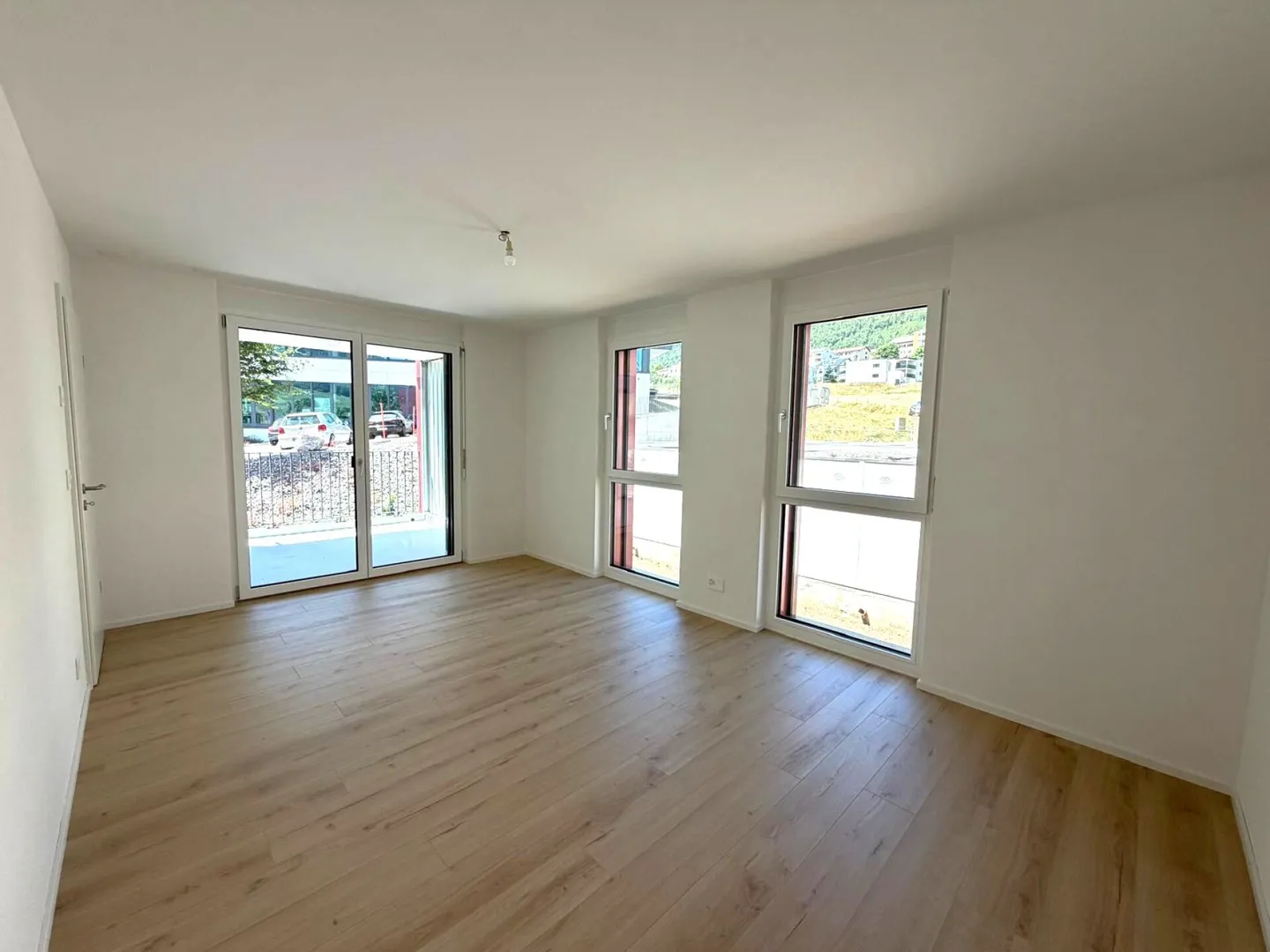 Villeret, wunderschöne 2.5-Zimmer-Wohnung im 1. Stock mit Terrasse und Aufzug - Foto 4 von 6
