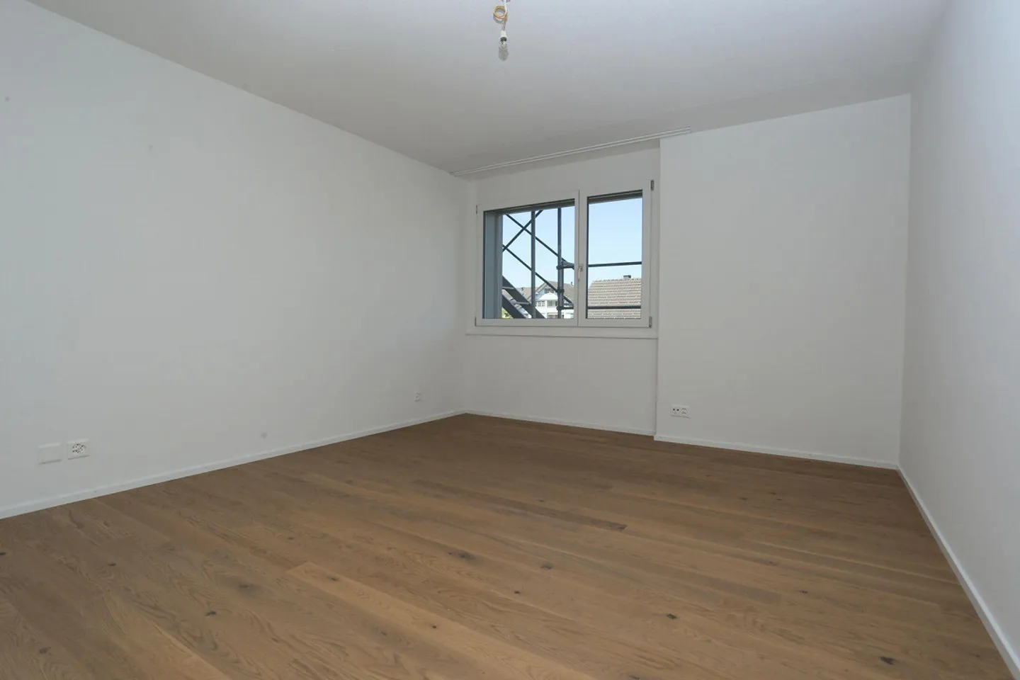 Appartement rénové de 4,5 pièces près du centre - Photo 5 sur 7