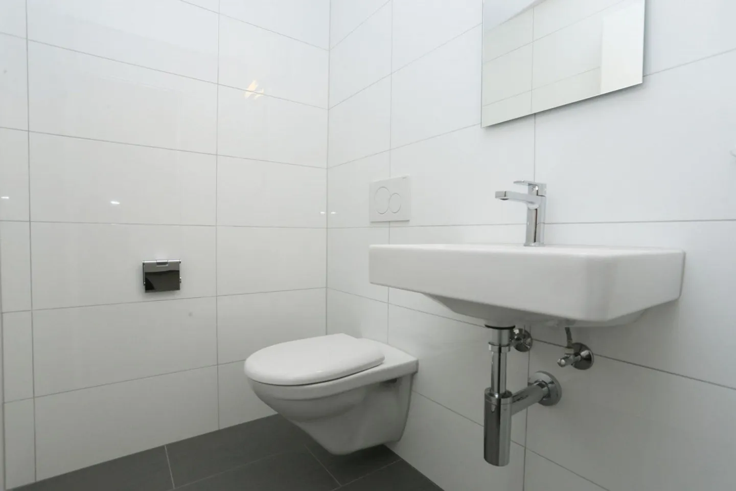 Appartement rénové de 4,5 pièces près du centre - Photo 4 sur 7