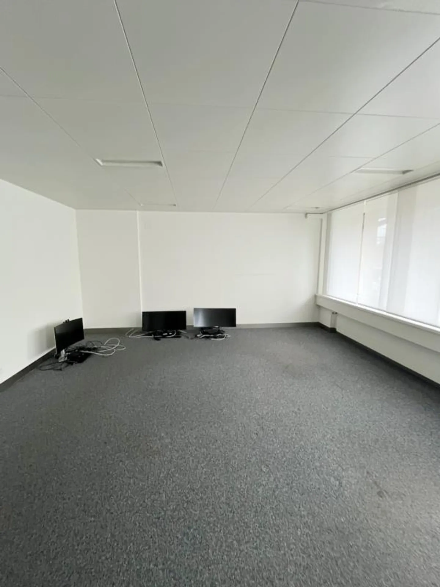Espace de bureau polyvalent! - Photo 2 sur 8