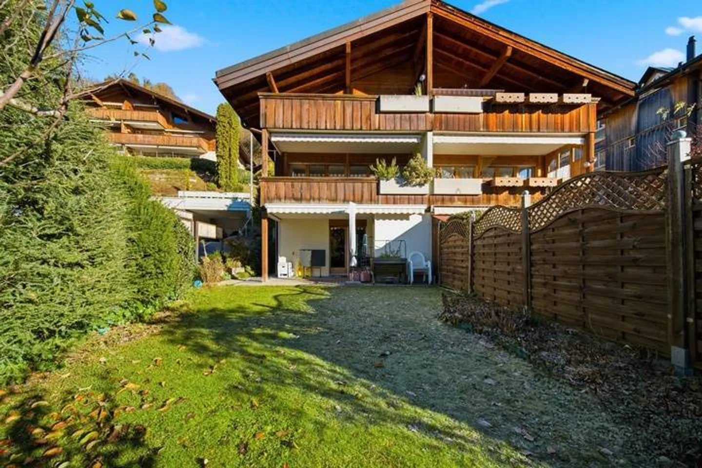 Maison astucieuse avec potentiel au bord du lac de Thoune - Photo 1 sur 8