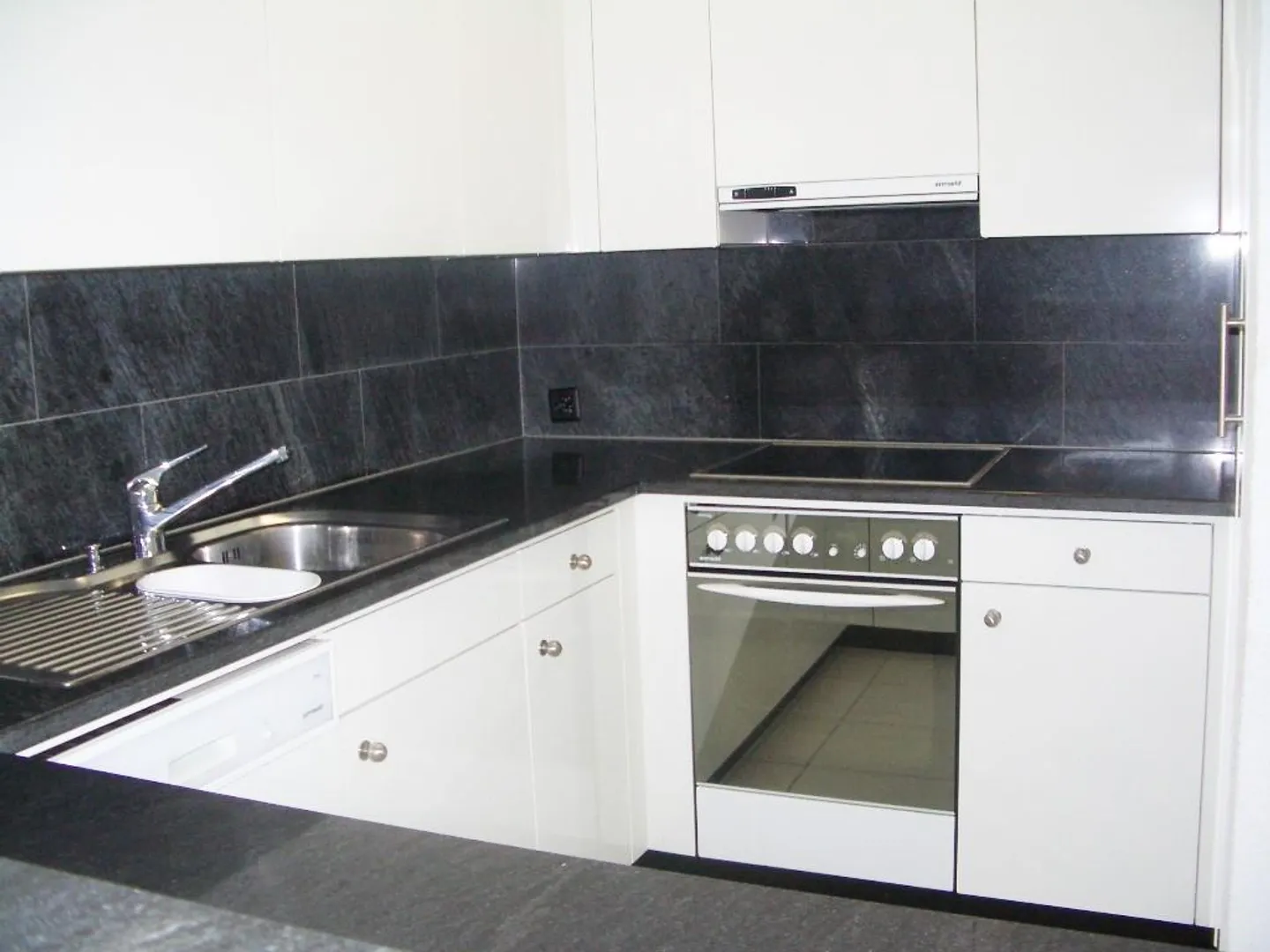 Sonnige Wohnung mit Gartenblick - Foto 2 von 6