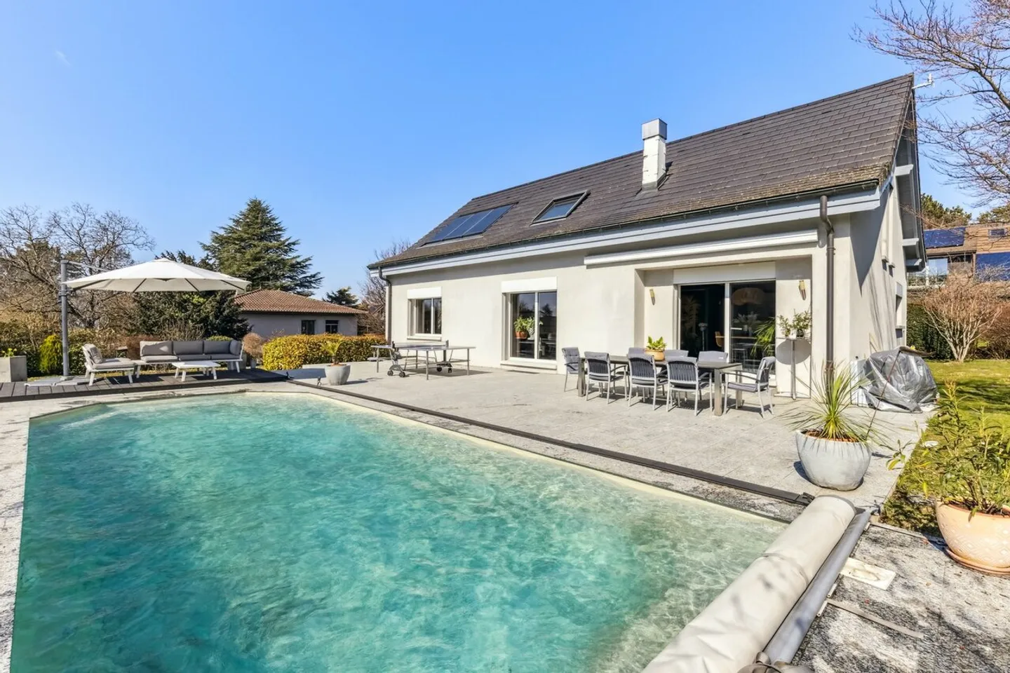 Moderne Villa - Komfort, Eleganz und ideale Lage ohne Lärm - Foto 1 von 21