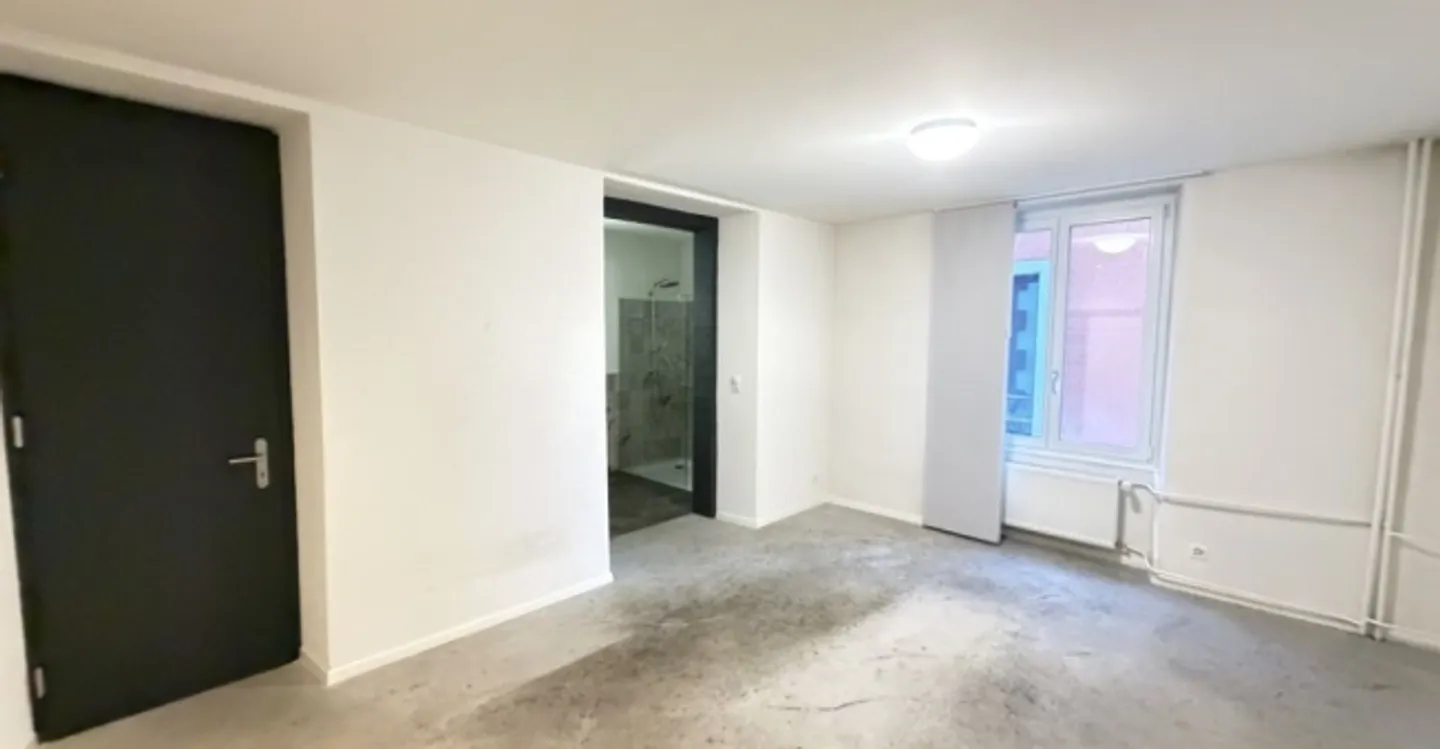 Versatile Commercial Space - Photo 5 of 9