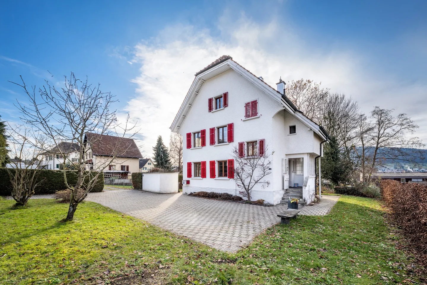 Casa 1-2 famiglie in una posizione molto tranquilla in un quartiere residenziale popolare - Foto 1 di 13