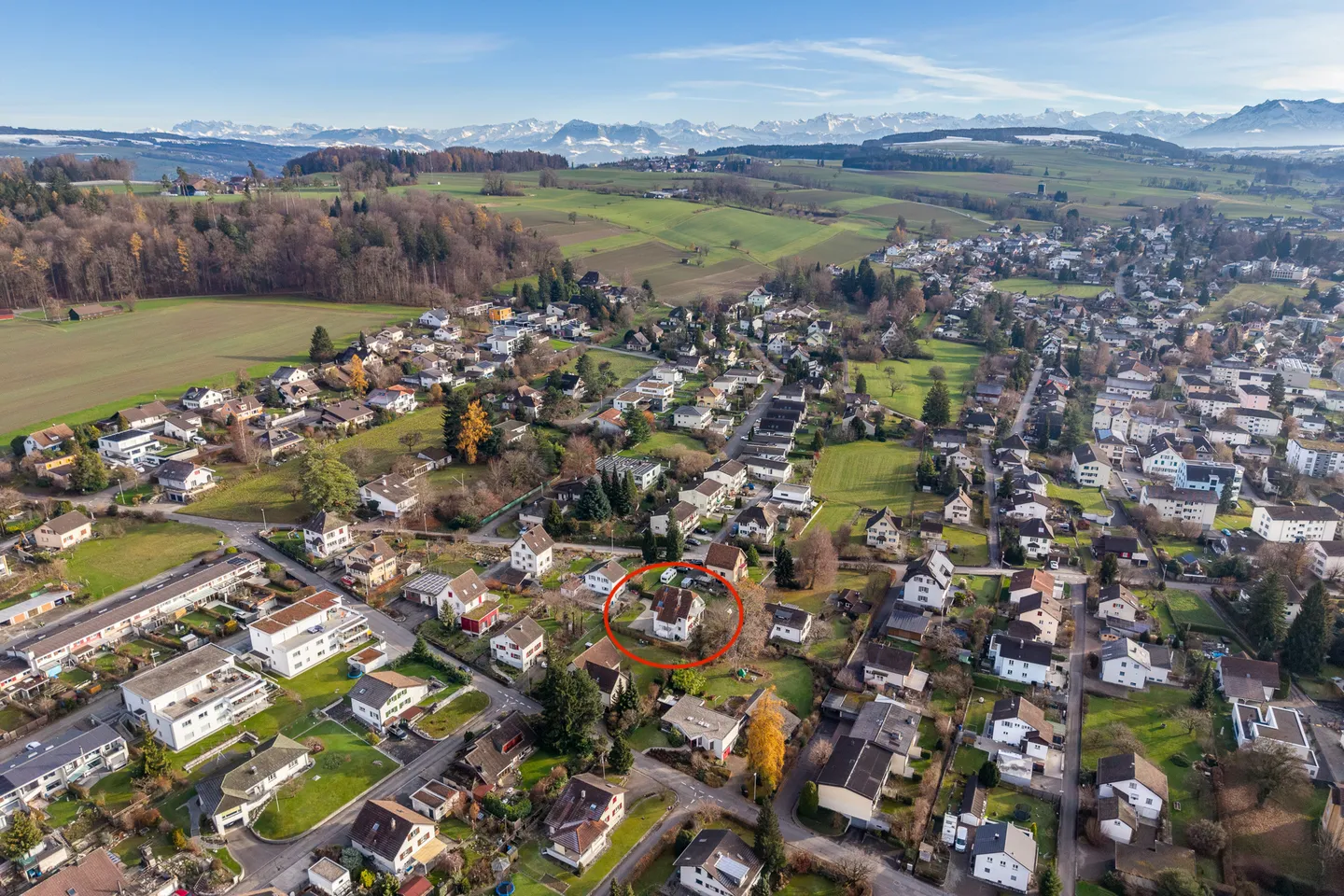 Casa 1-2 famiglie in una posizione molto tranquilla in un quartiere residenziale popolare - Foto 6 di 13
