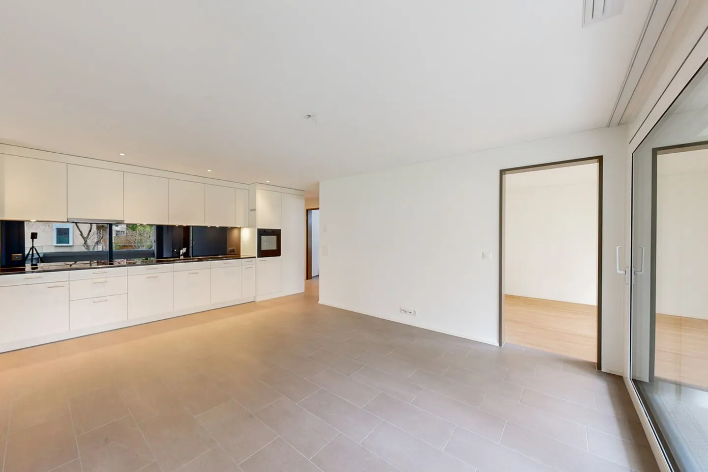 Popular New Apartment - High-Quality Finish - Photo 5 of 12