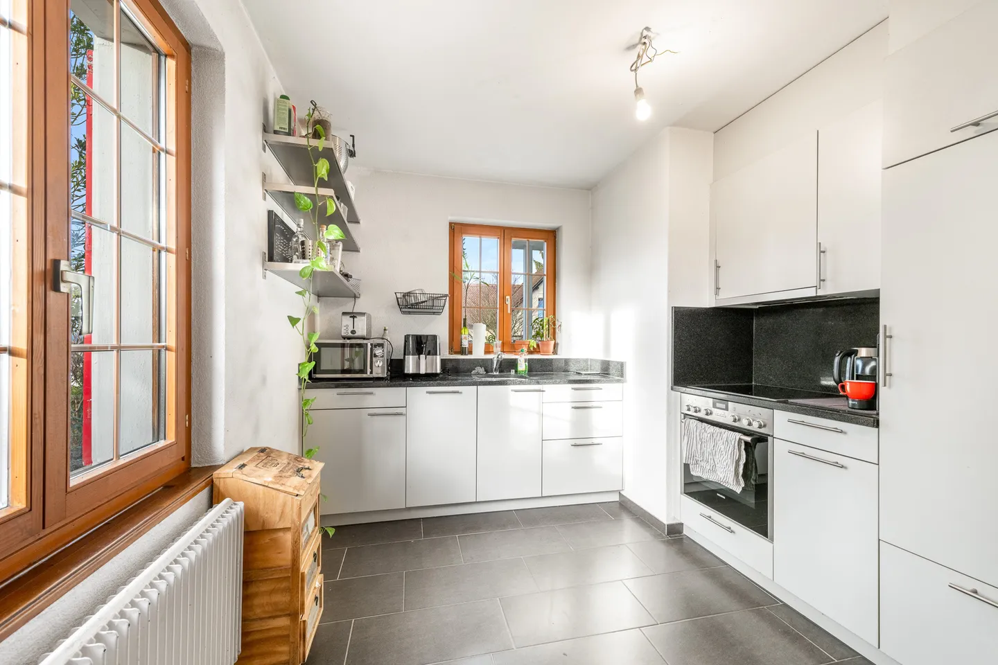 Casa 1-2 famiglie in una posizione molto tranquilla in un quartiere residenziale popolare - Foto 7 di 13