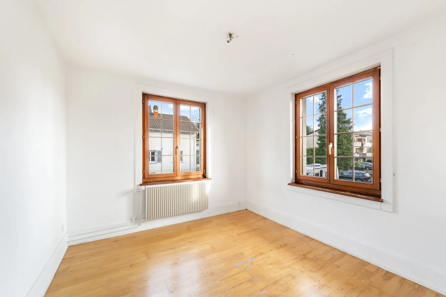 Casa 1-2 famiglie in una posizione molto tranquilla in un quartiere residenziale popolare - Foto 9 di 13