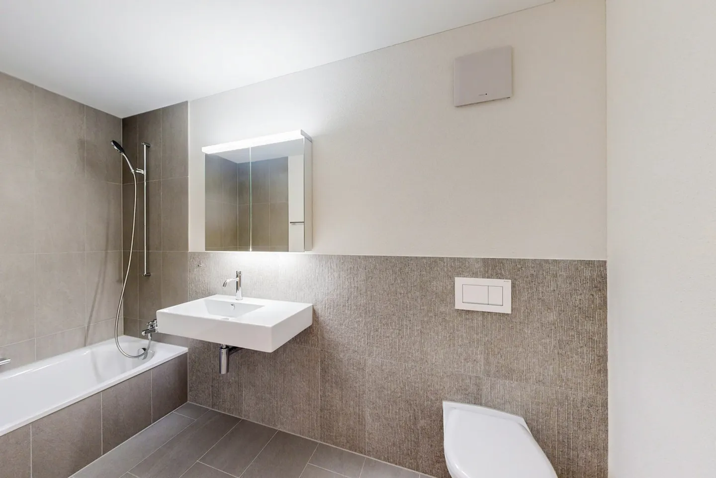 Popular New Apartment - High-Quality Finish - Photo 9 of 12