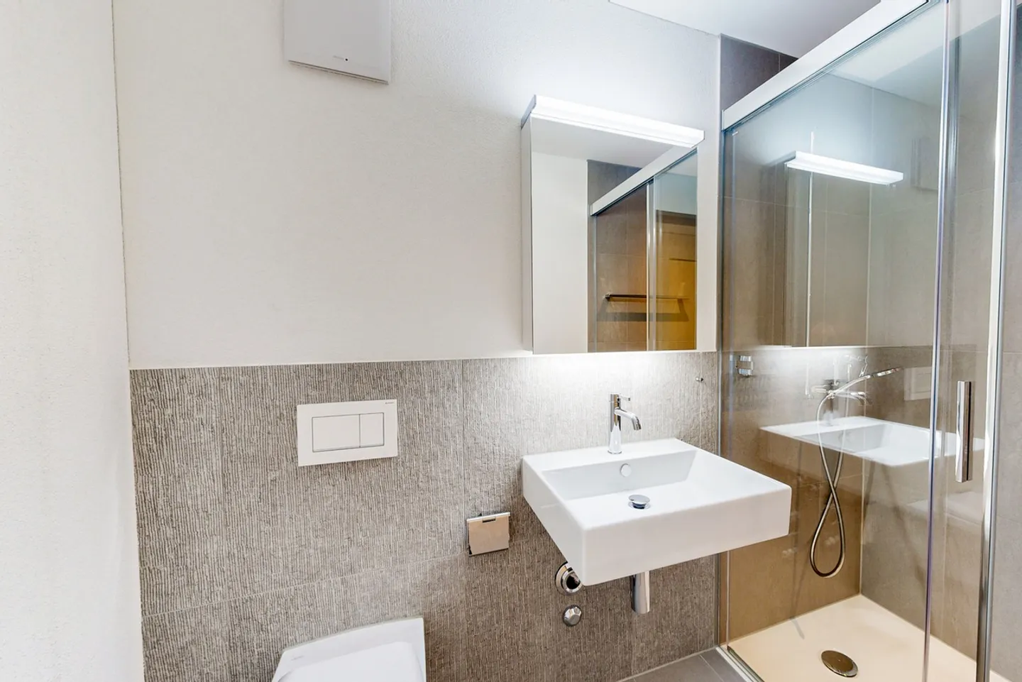 Popular New Apartment - High-Quality Finish - Photo 10 of 12