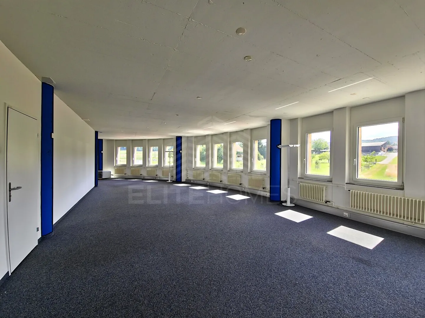 Mixed-use building for sale - Photo 5 of 6