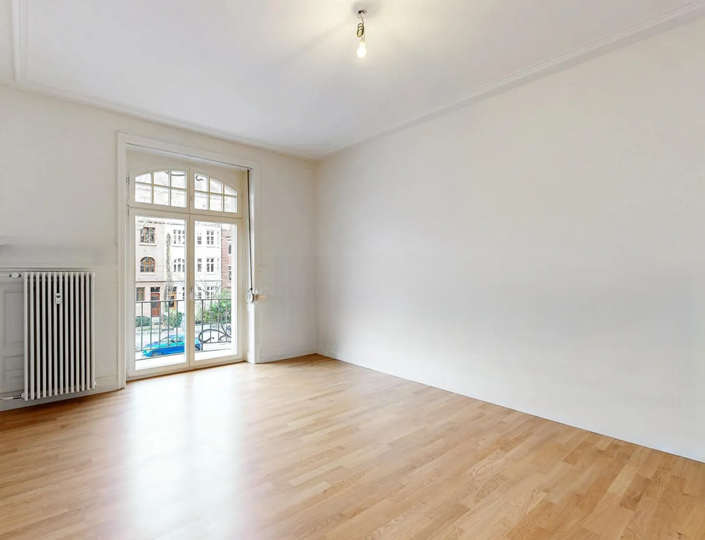 RENT WITHOUT DEPOSIT - Elegant City Apartment with Character - Photo 3 of 7