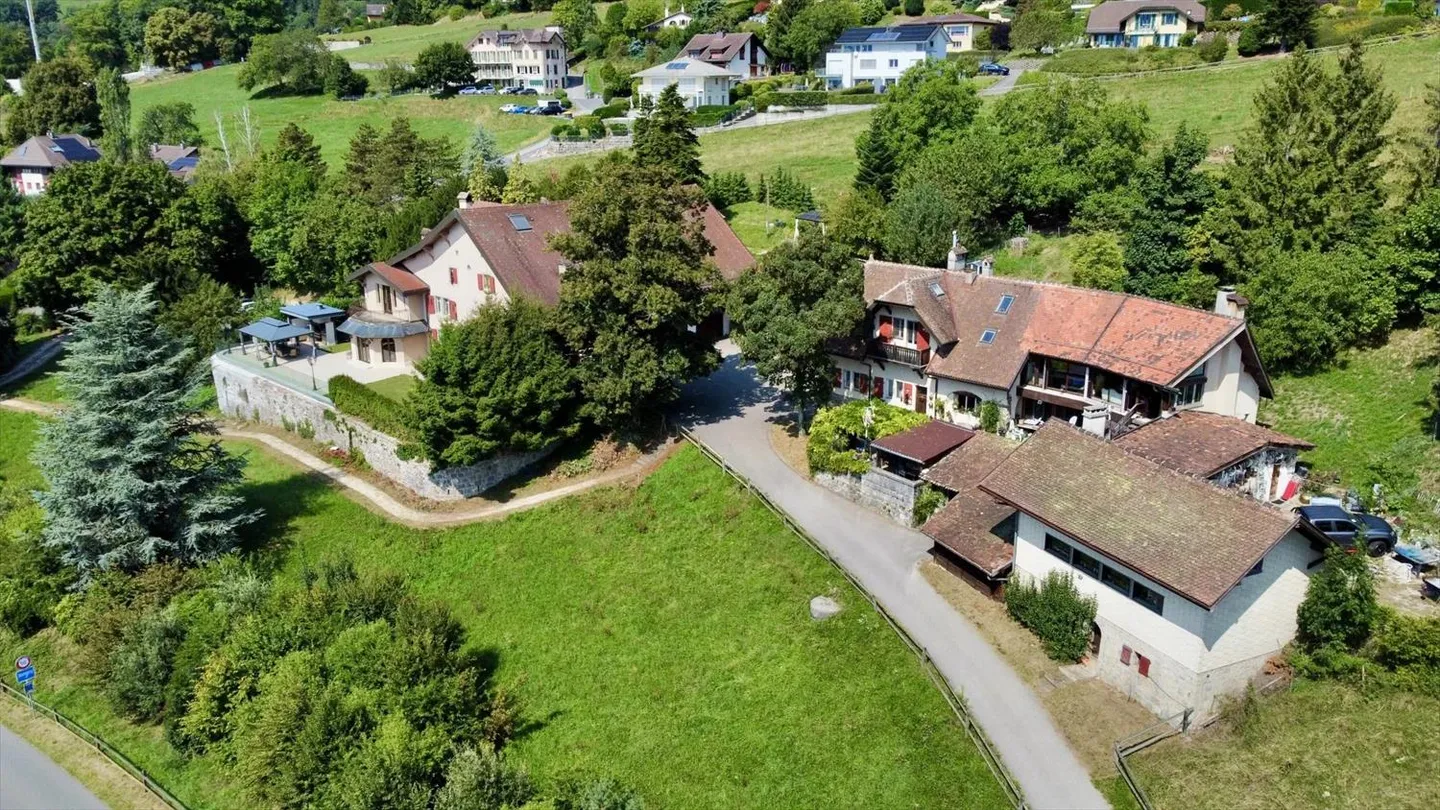 Proprietà con vista panoramica e reddito da locazione - Foto 12 di 13