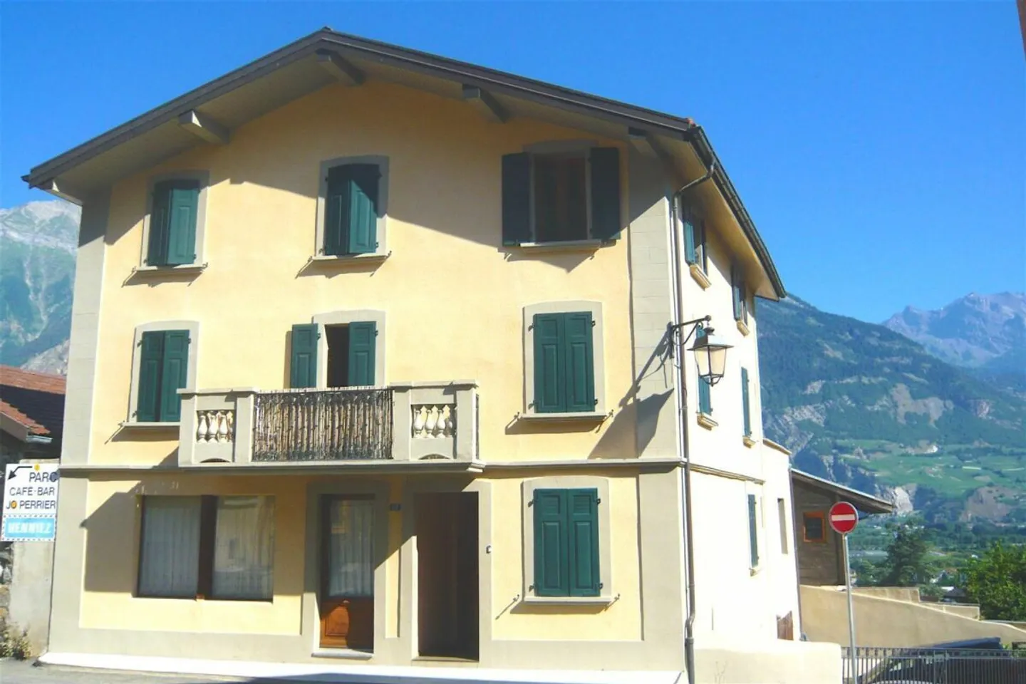 3.5 pces Saxon - Foto 1 von 11