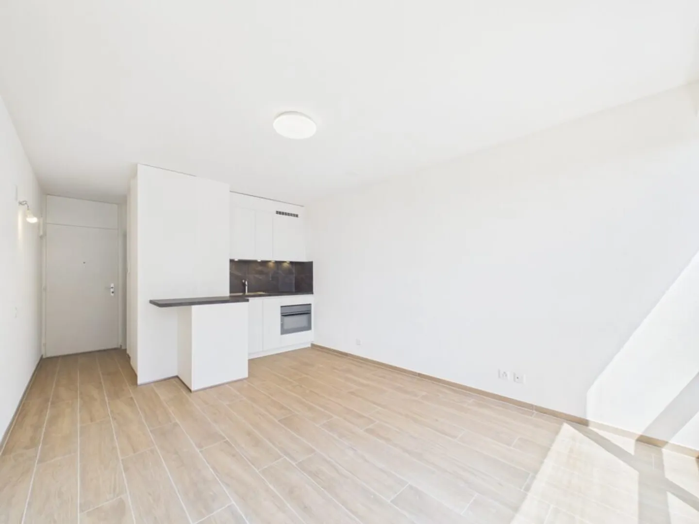 One-room apartment on the 4th floor in Lausanne - Photo 3 of 5