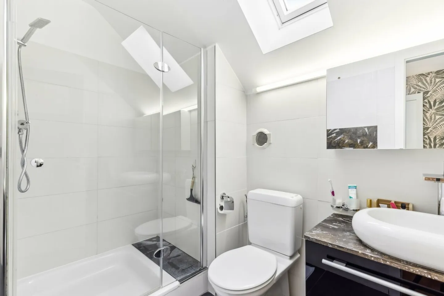 Moderne Villa - Komfort, Eleganz und ideale Lage ohne Lärm - Foto 15 von 21