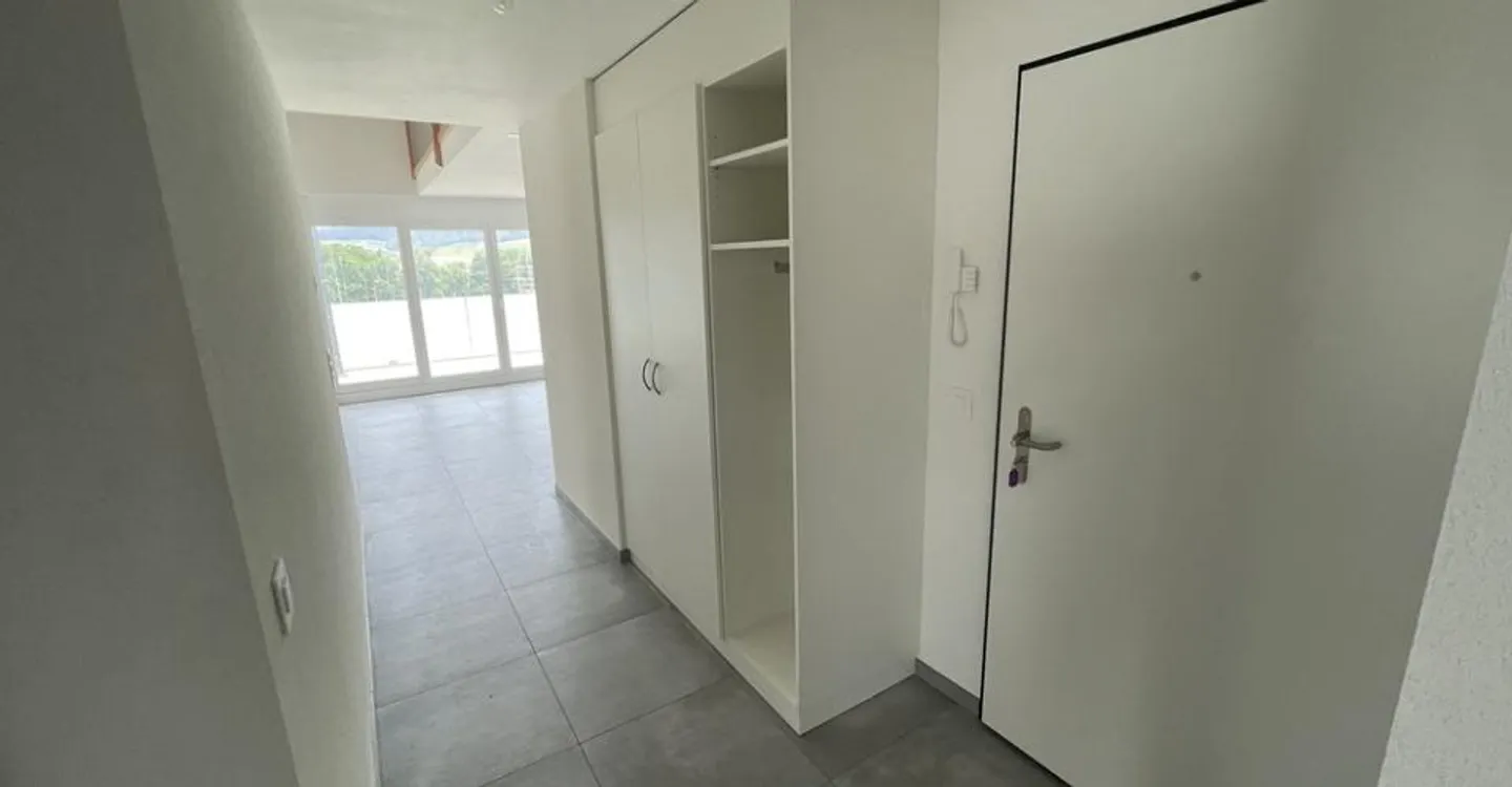 Appartement spacieux avec mezzanine - Photo 2 sur 10