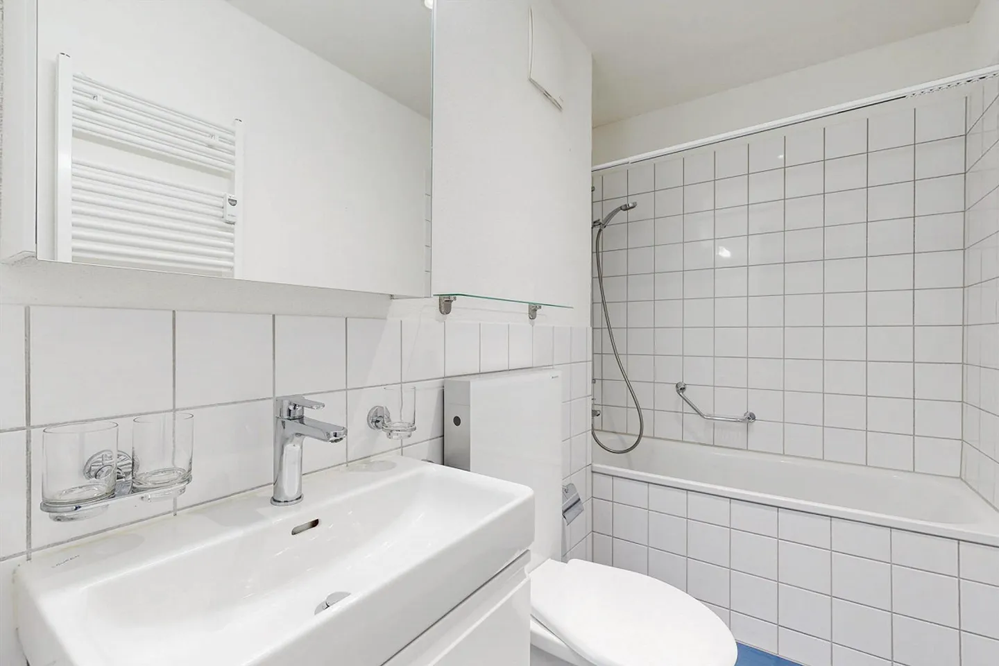 RENT WITHOUT DEPOSIT - Elegant City Apartment with Character - Photo 6 of 7