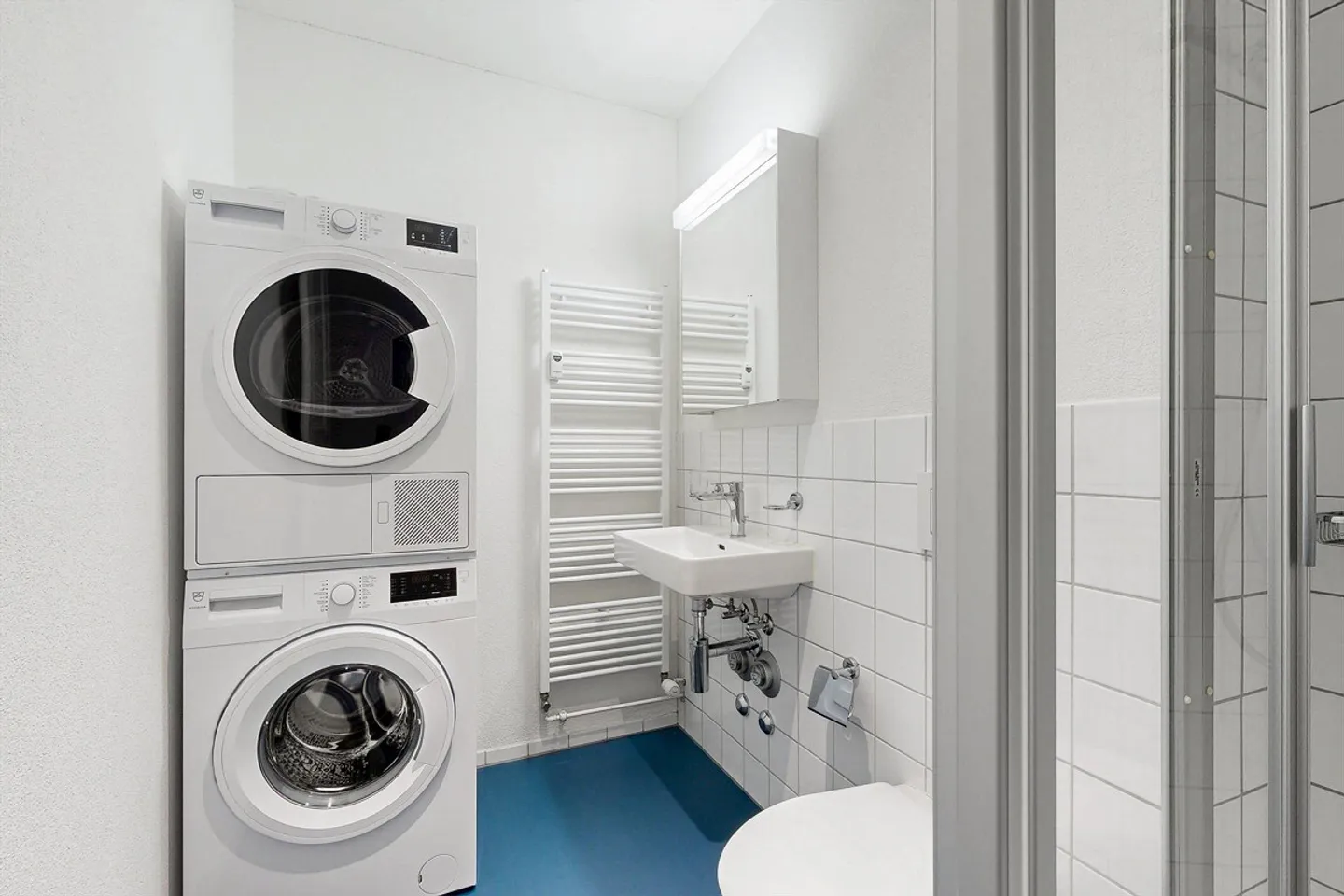 RENT WITHOUT DEPOSIT - Elegant City Apartment with Character - Photo 7 of 7