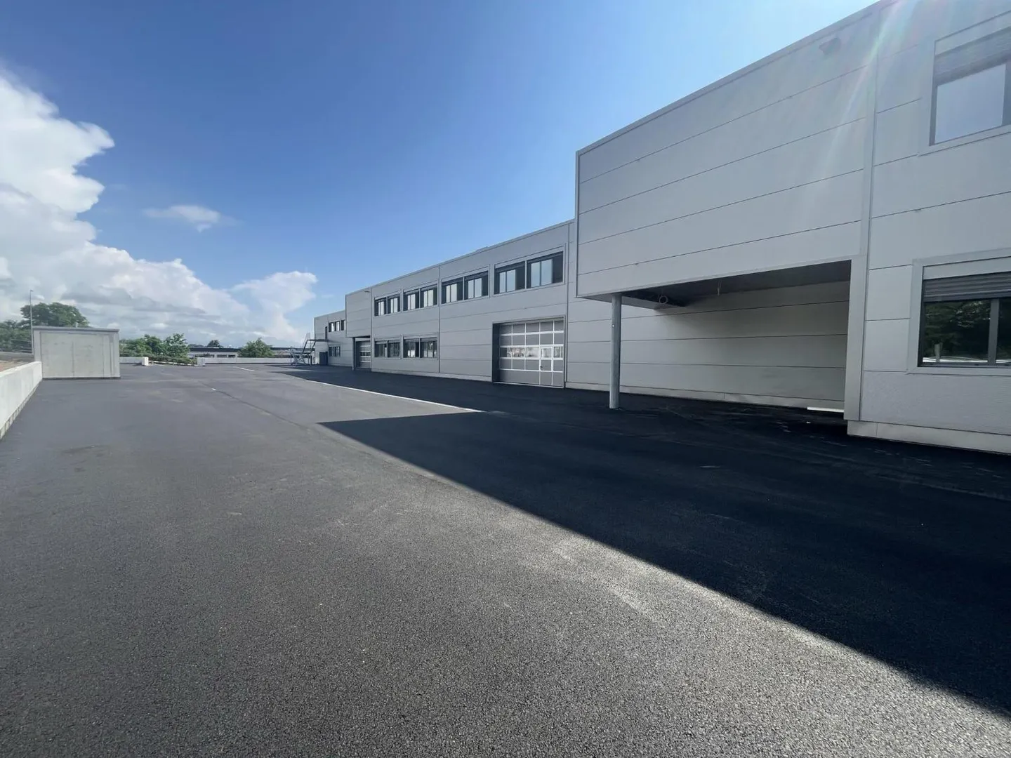 Espace de Stockage Moderne - Photo 2 sur 7