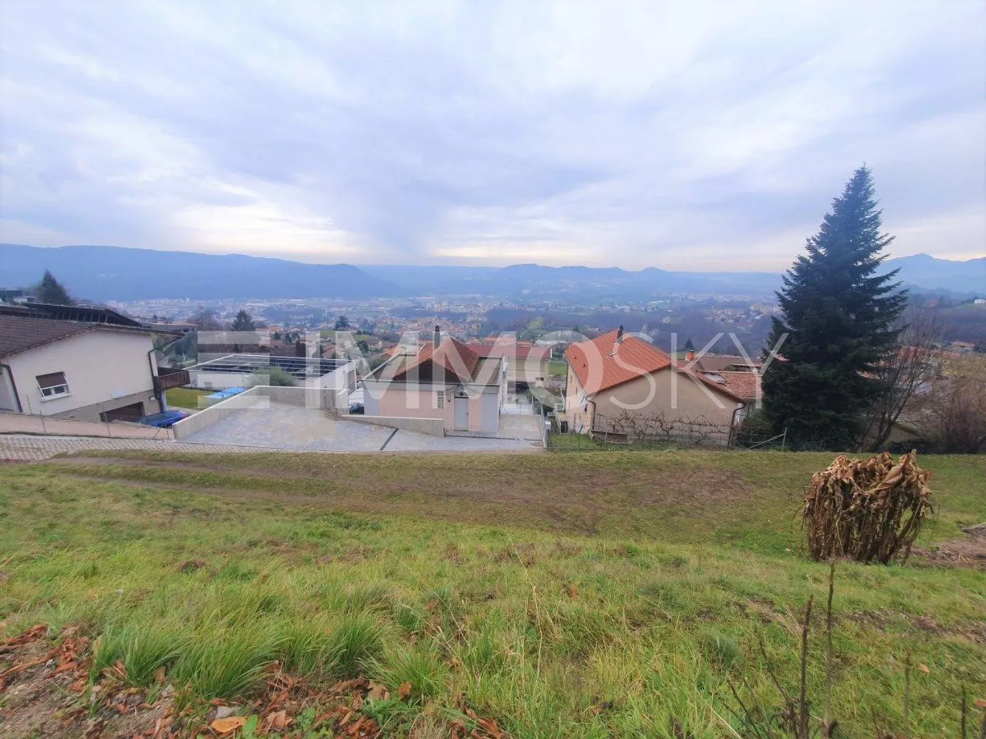 For builders, build in a residential area with a beautiful open view - Photo 3 of 4