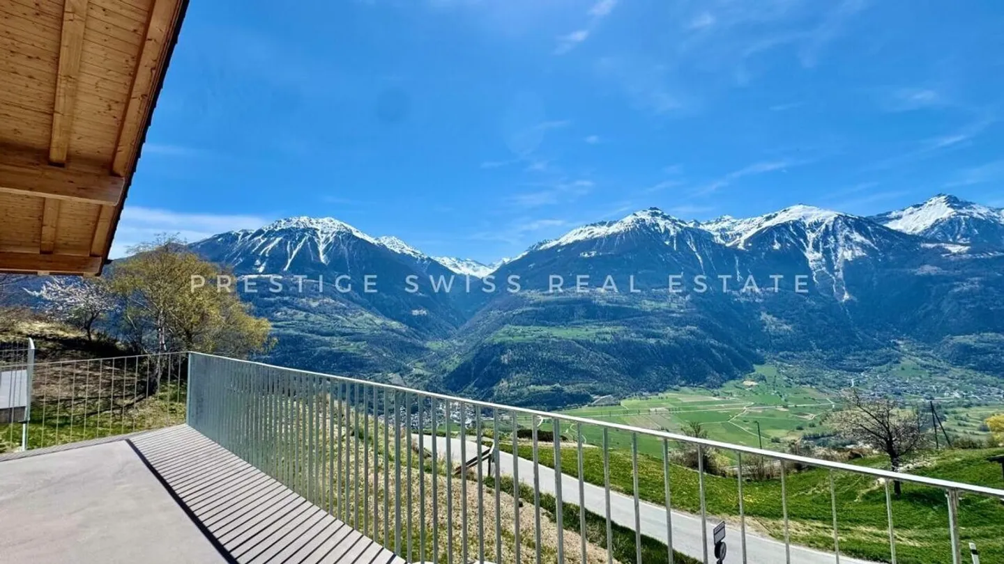 New penthouse apartment with panoramic view in primary residence - Photo 3 of 4