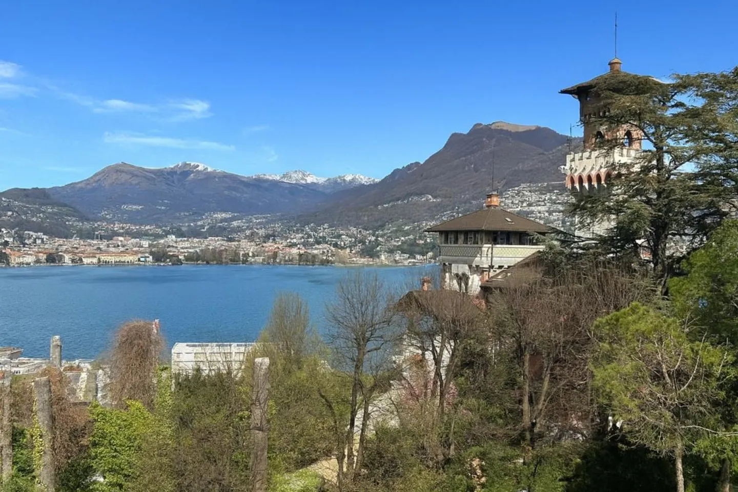 Beautiful apartment with lake view - Photo 1 of 6