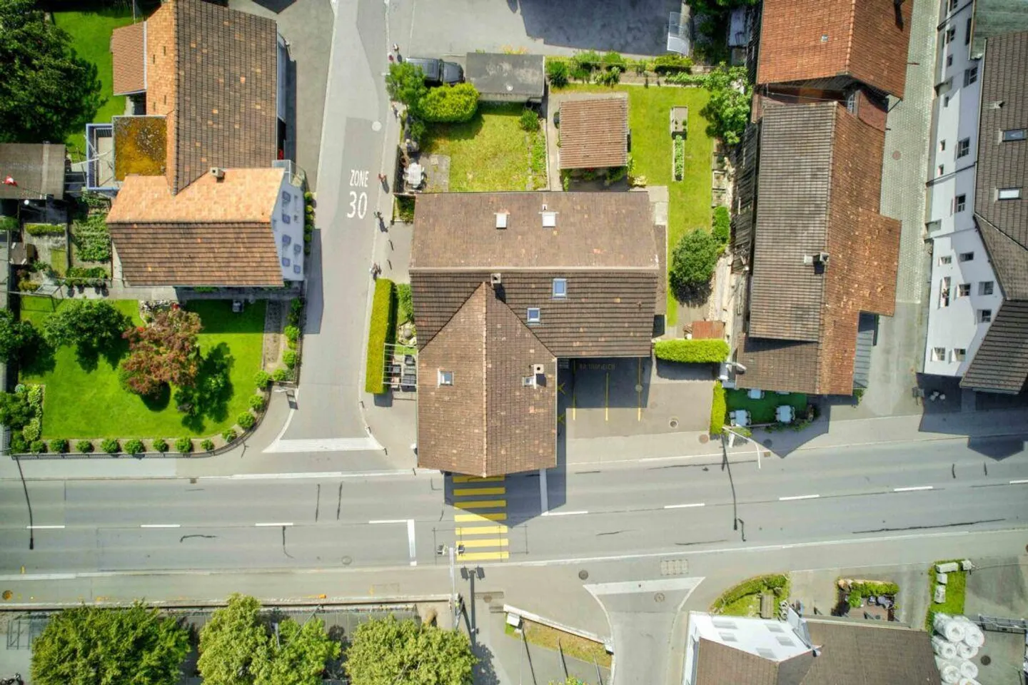Section de maison attrayante avec deux unités résidentielles et utilisation polyvalente - Photo 22 sur 25