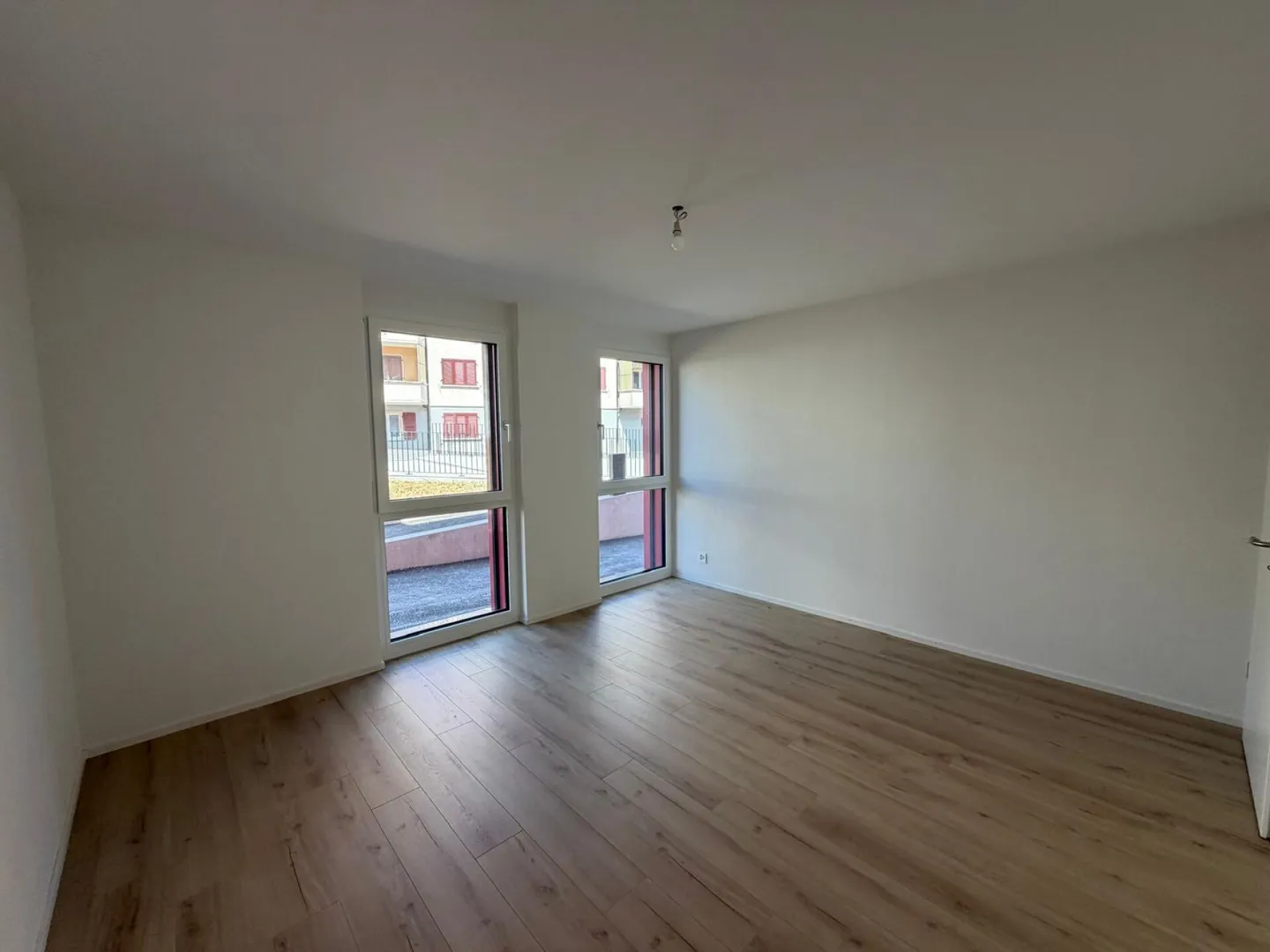Villeret, magnifico appartamento di 4,5 stanze con terrazza e giardino privato - Foto 6 di 8